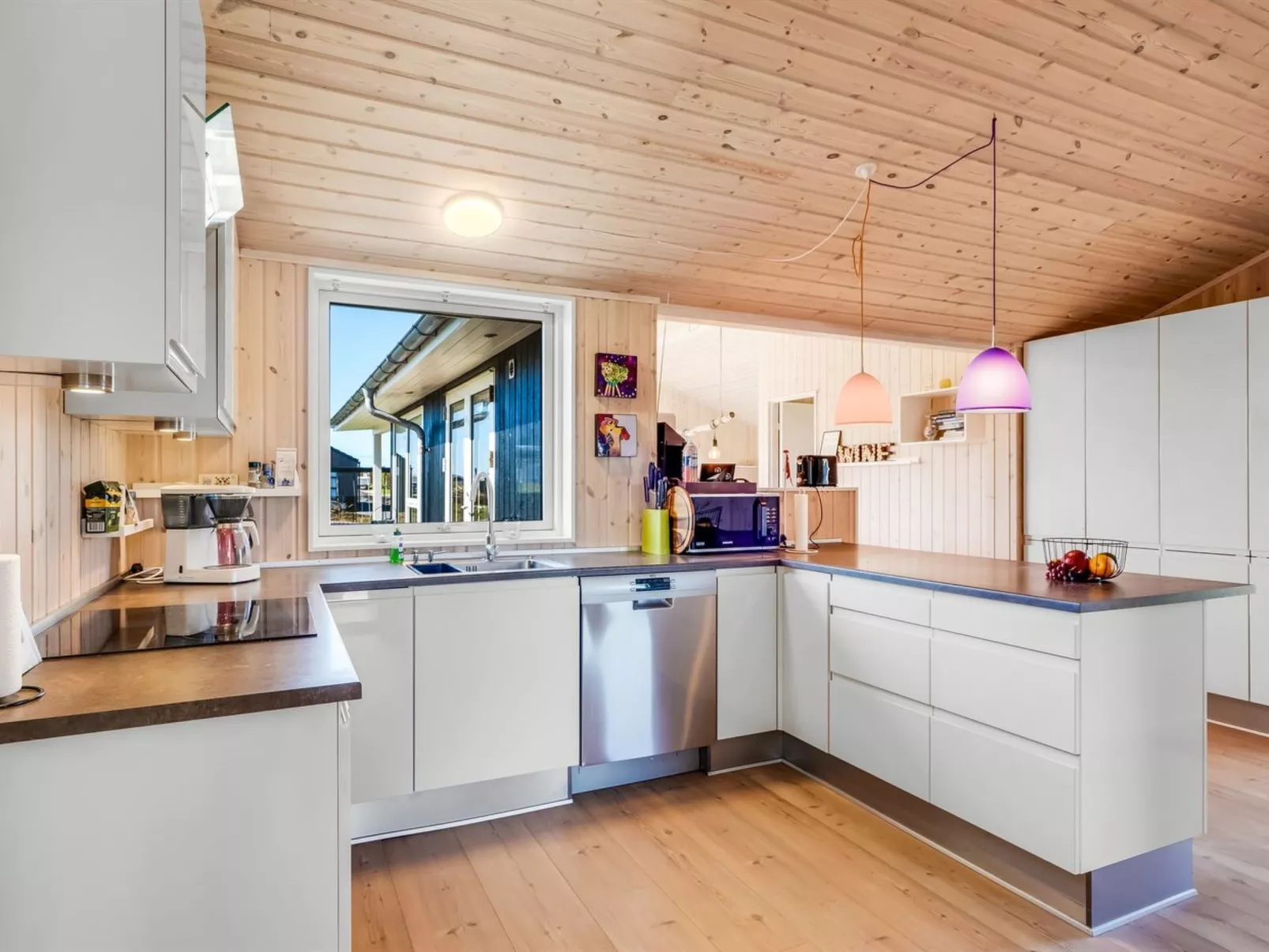 "Ginia" - 150m to the fjord-Binnen