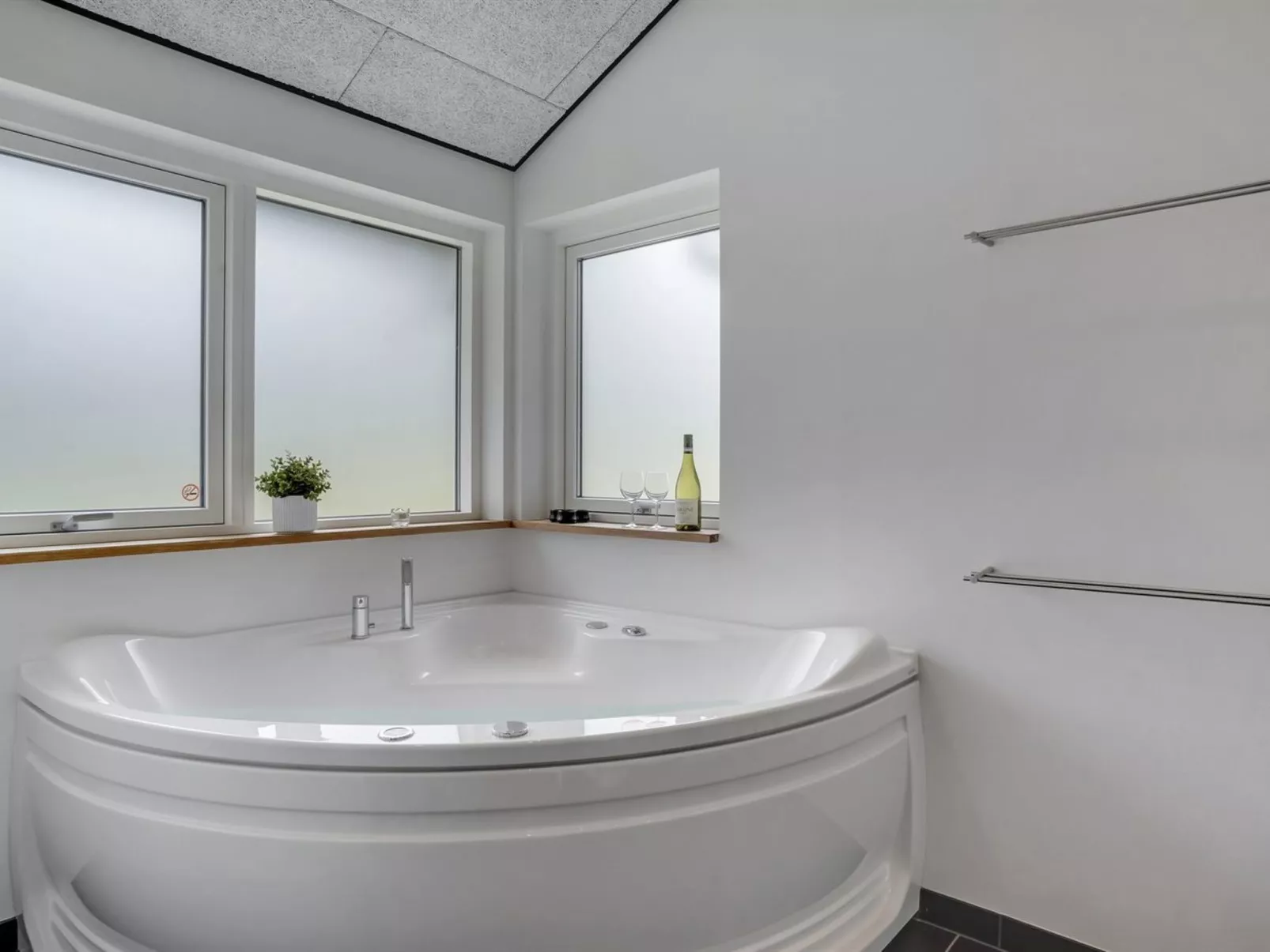 "Minna" - 975m from the sea-Binnen