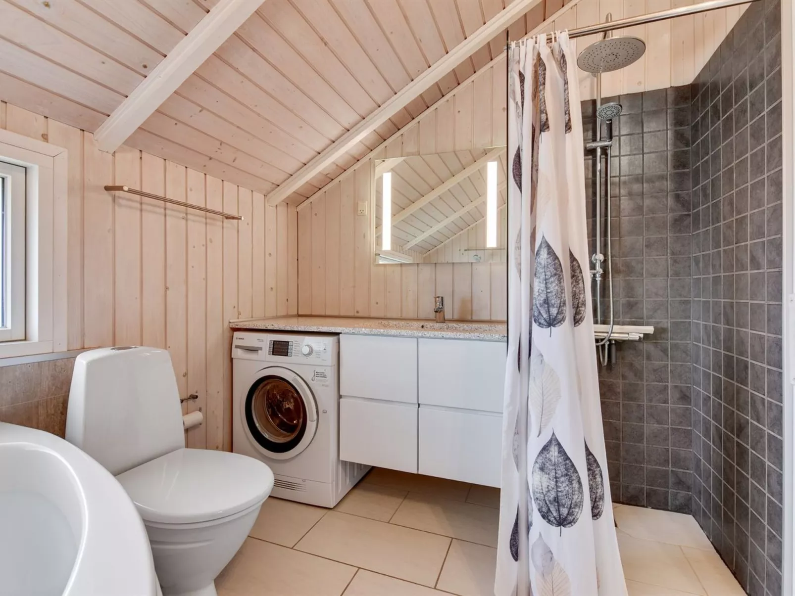 "Velena" -  from the sea-Binnen