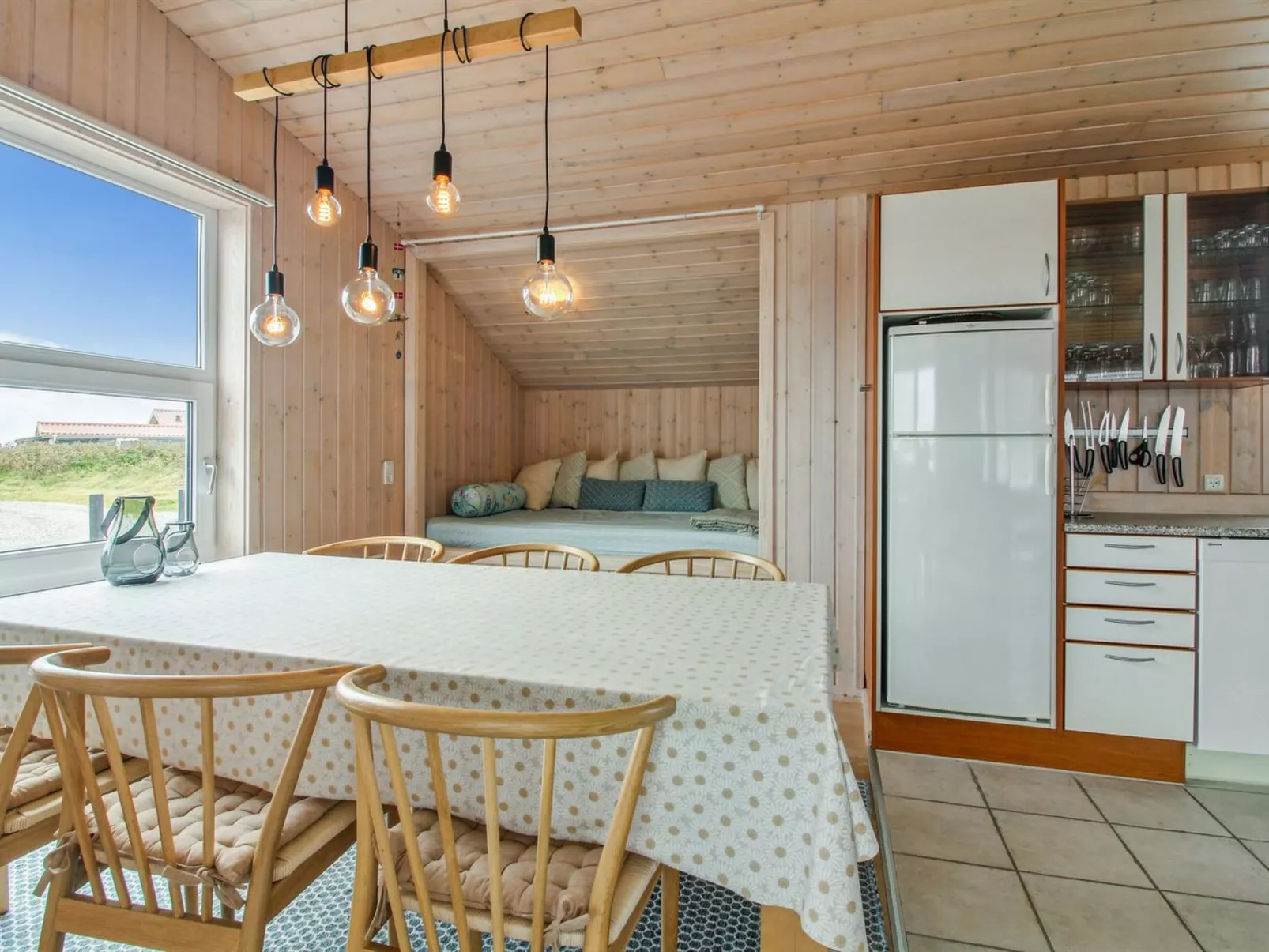 "Eyvin" - 100m from the sea-Binnen