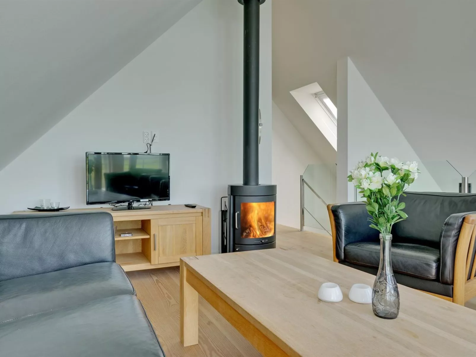 "Merisa" - 2.5km from the sea-Binnen