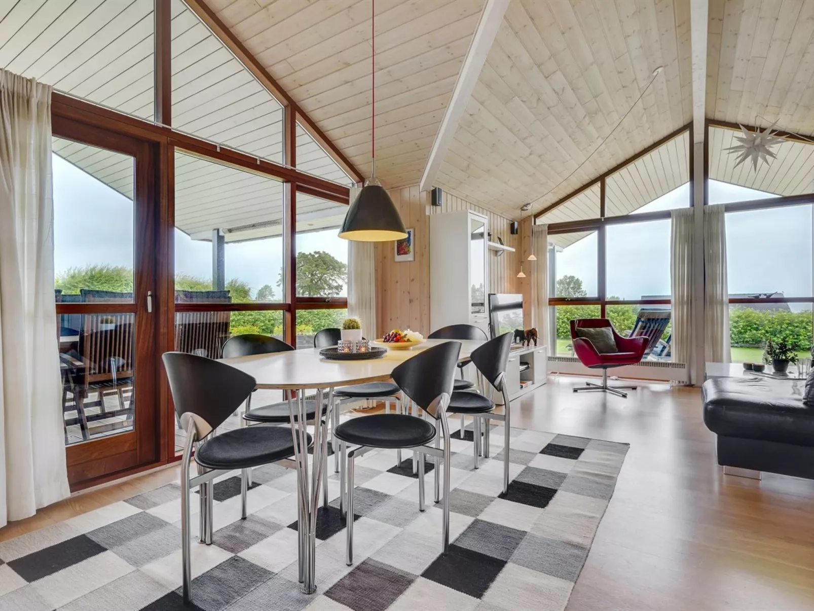 "Juliana" - 400m from the sea-Binnen