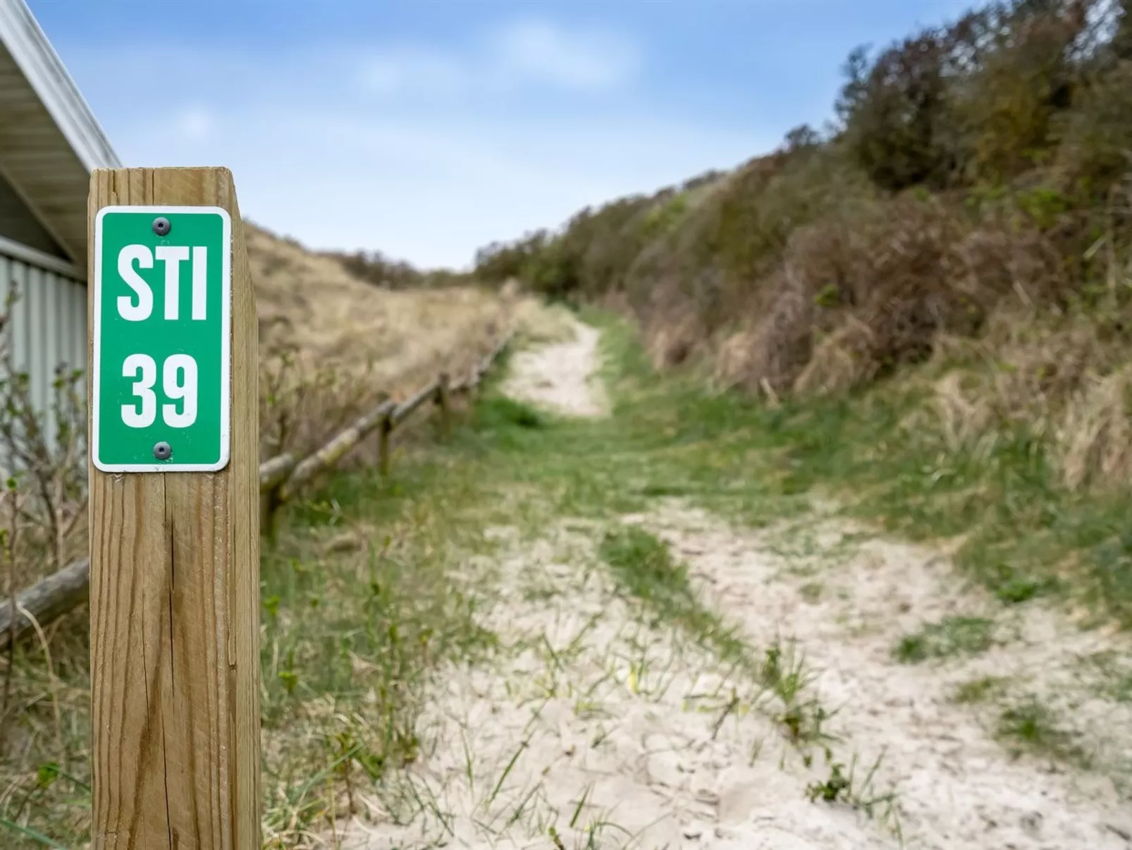 "Erwith" - 50m from the sea-Buiten