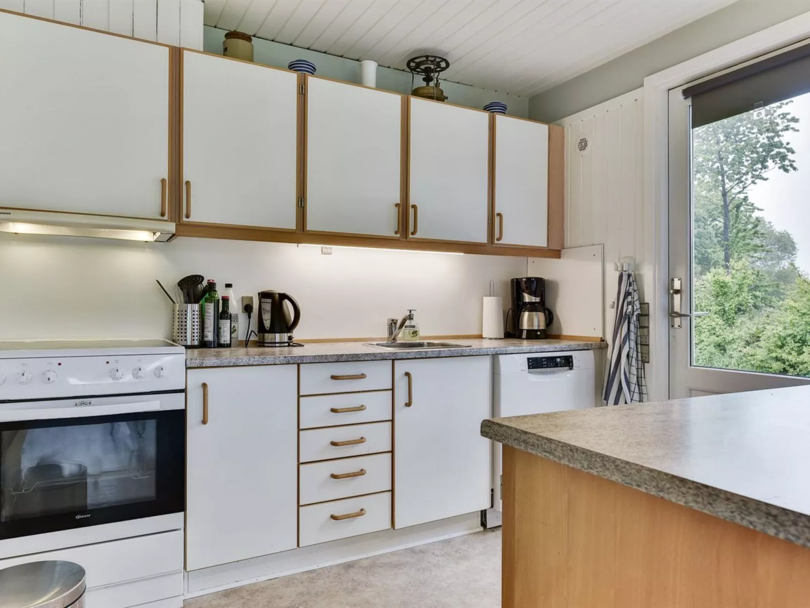 "Hasti" - 700m from the sea-Binnen