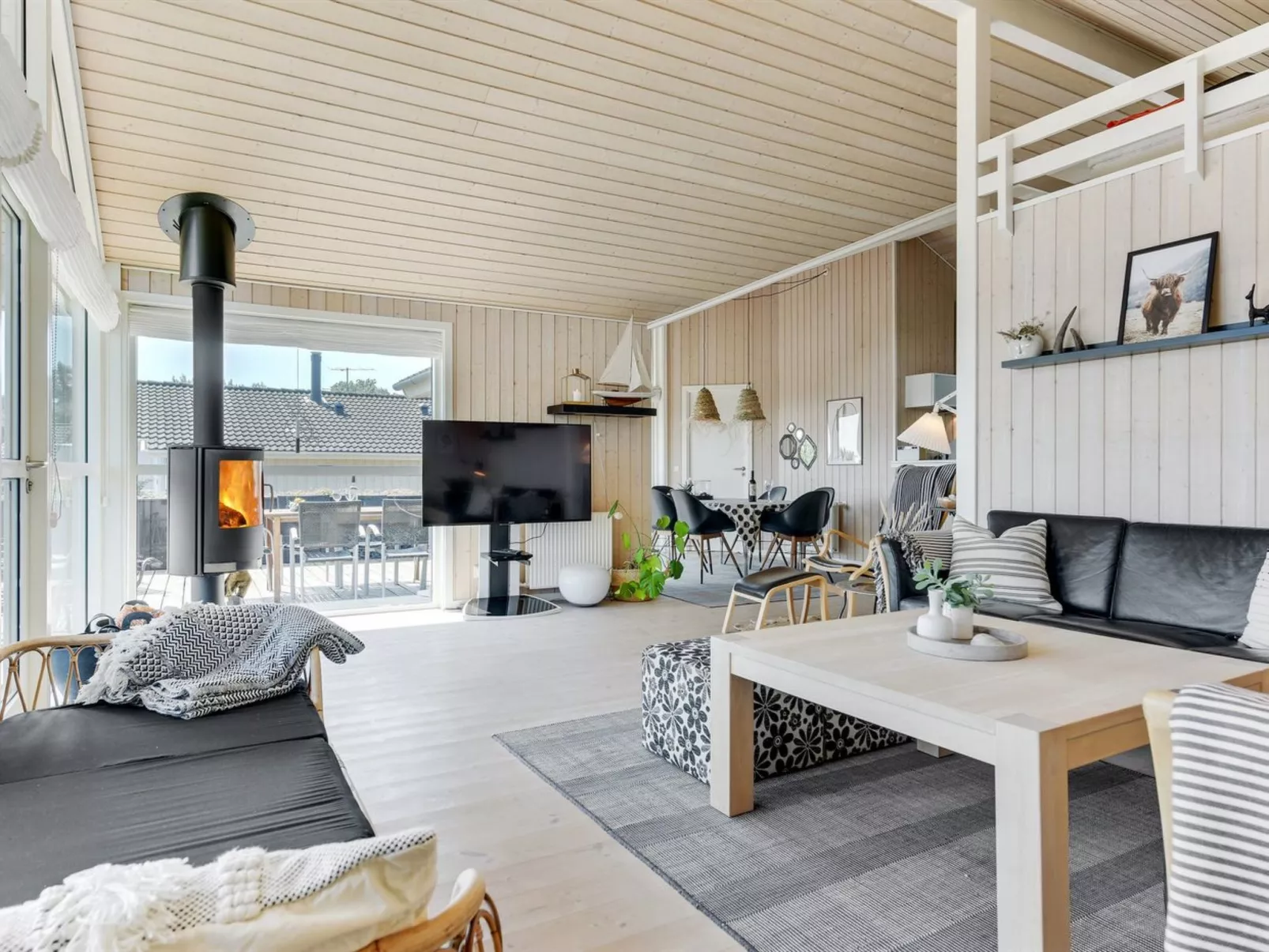 "Fridtjof" - 100m from the sea-Binnen