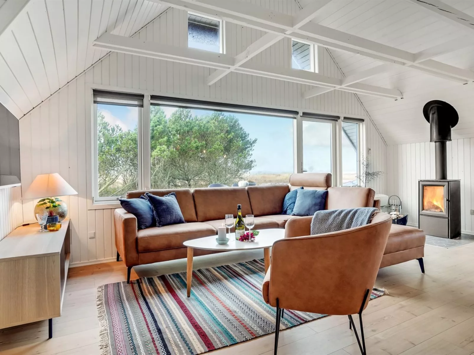 "Edvi" - 1.6km from the sea-Binnen