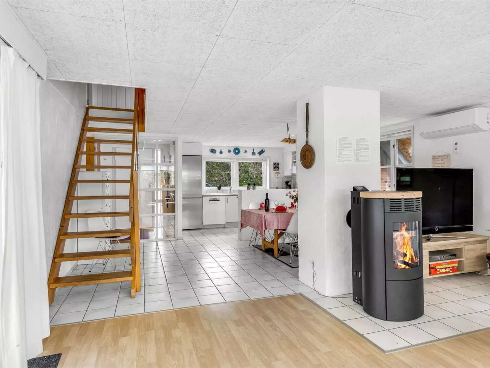 "Arja" - 2.2km from the sea-Binnen