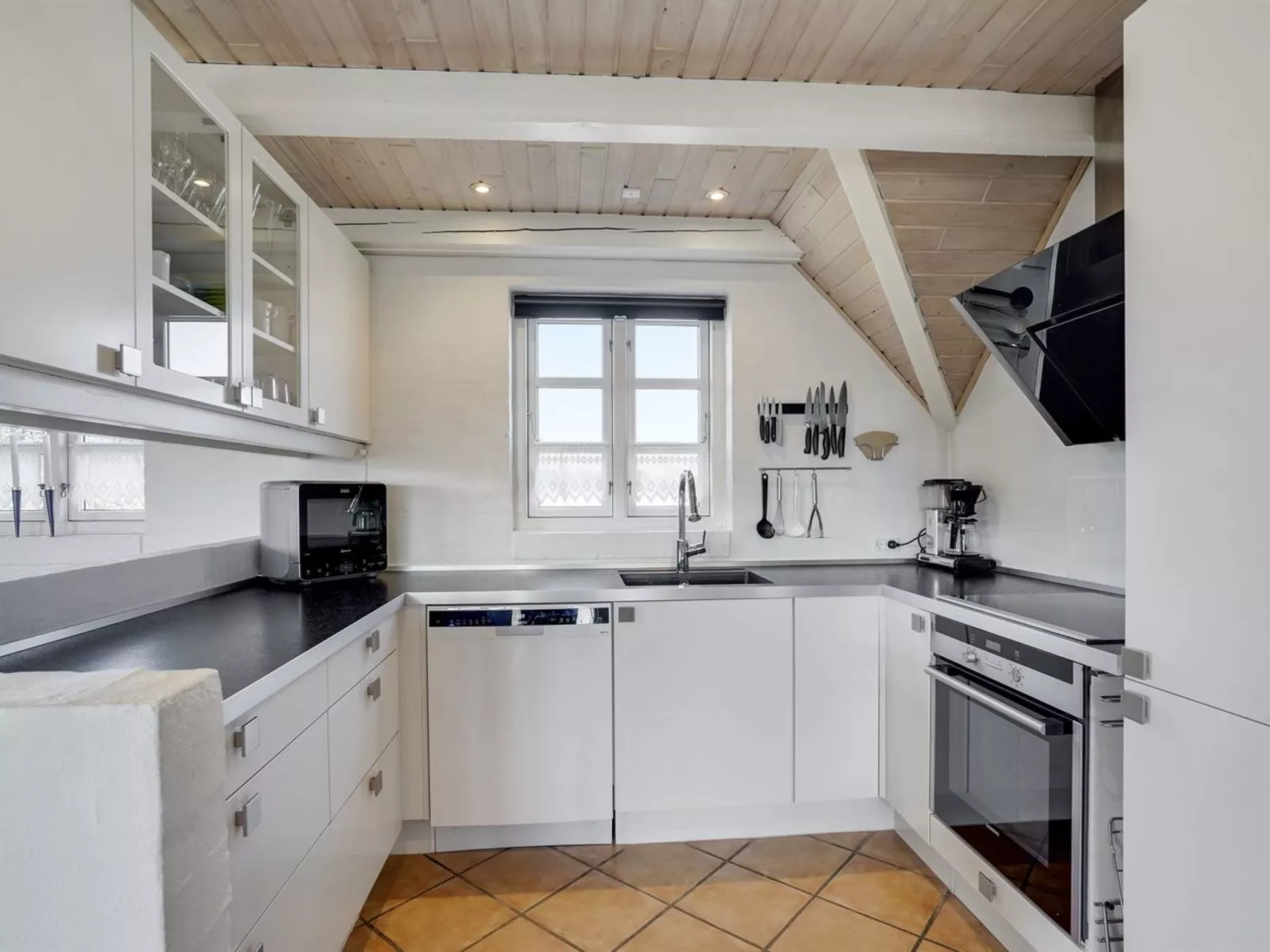 "Lavina" - 950m from the sea-Binnen