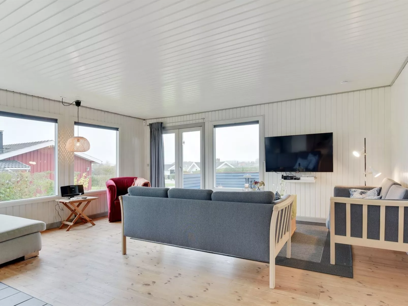 "Roar" - 500m from the sea-Binnen