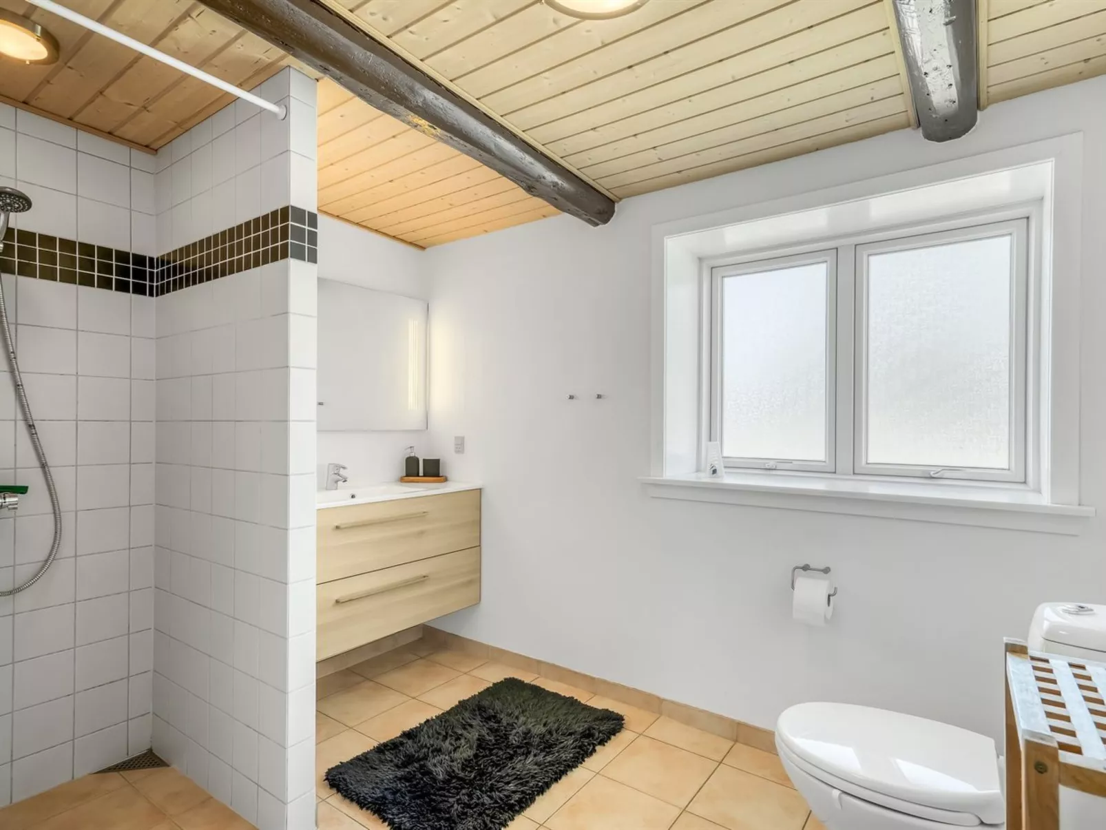 "Kara" - 100m to the fjord-Binnen