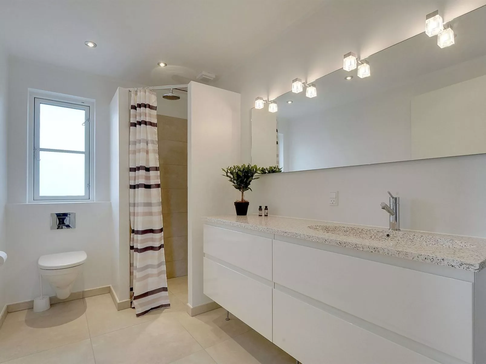 "Dorte" - 200m from the sea-Binnen