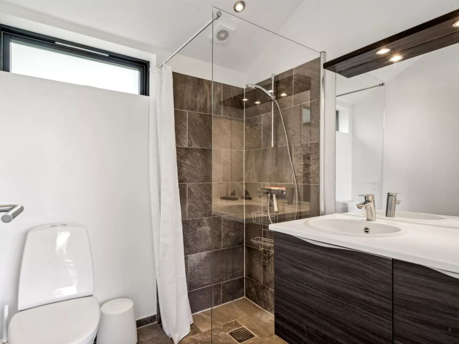 "Yukon" - 150m from the sea-Binnen