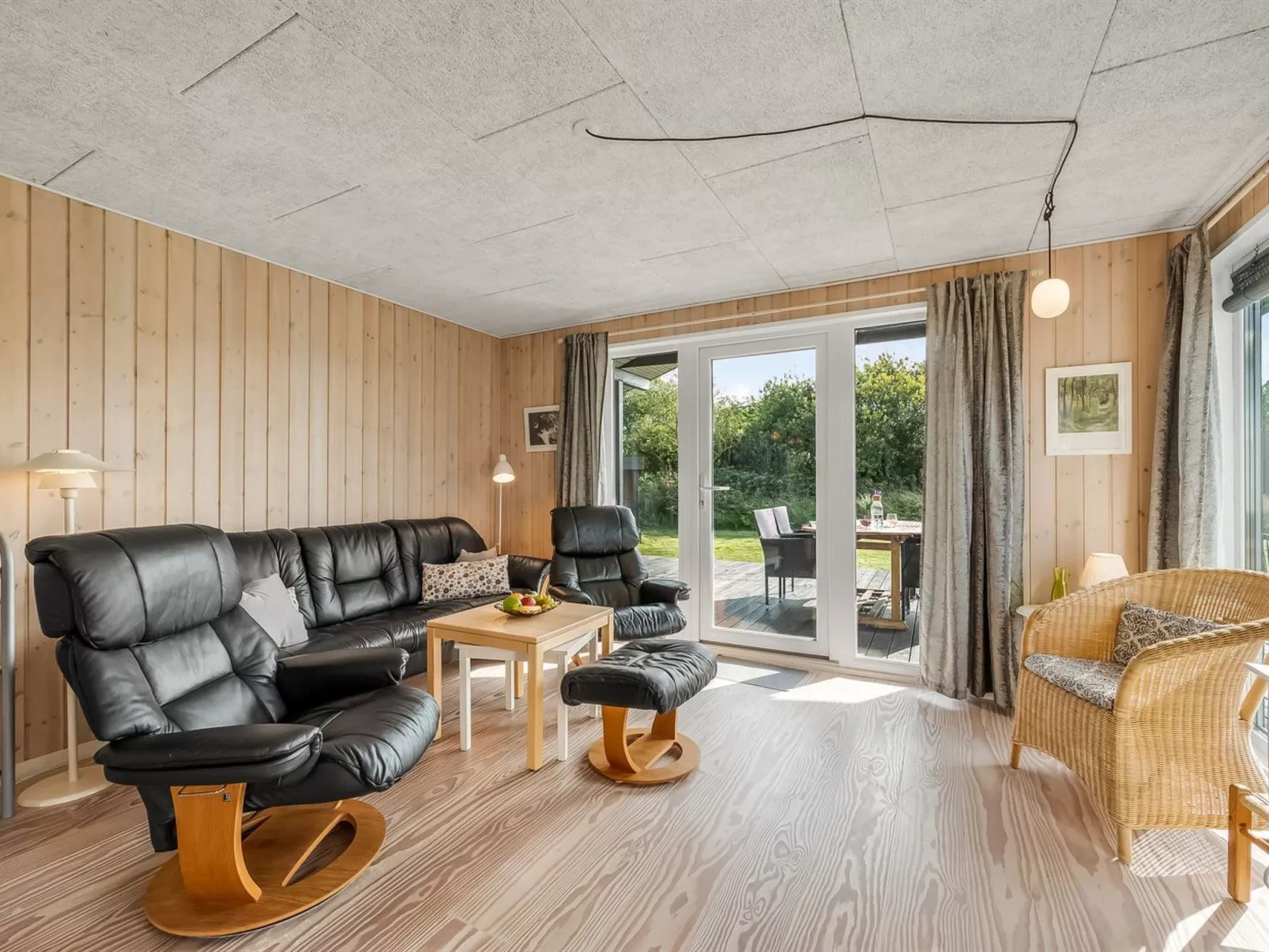 "Holm" - 700m to the fjord-Binnen