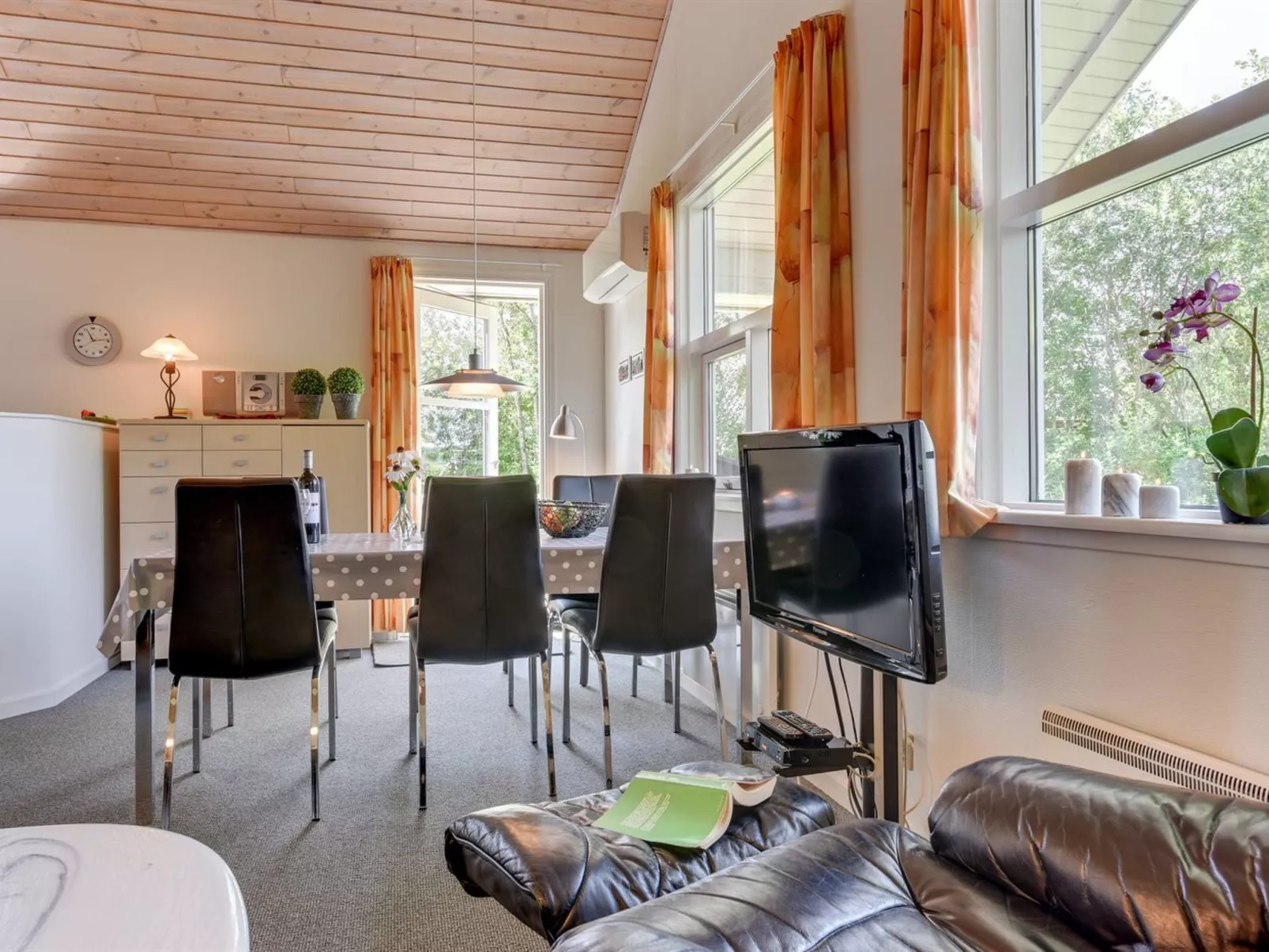 "Herlugh" - 1km to the fjord-Binnen