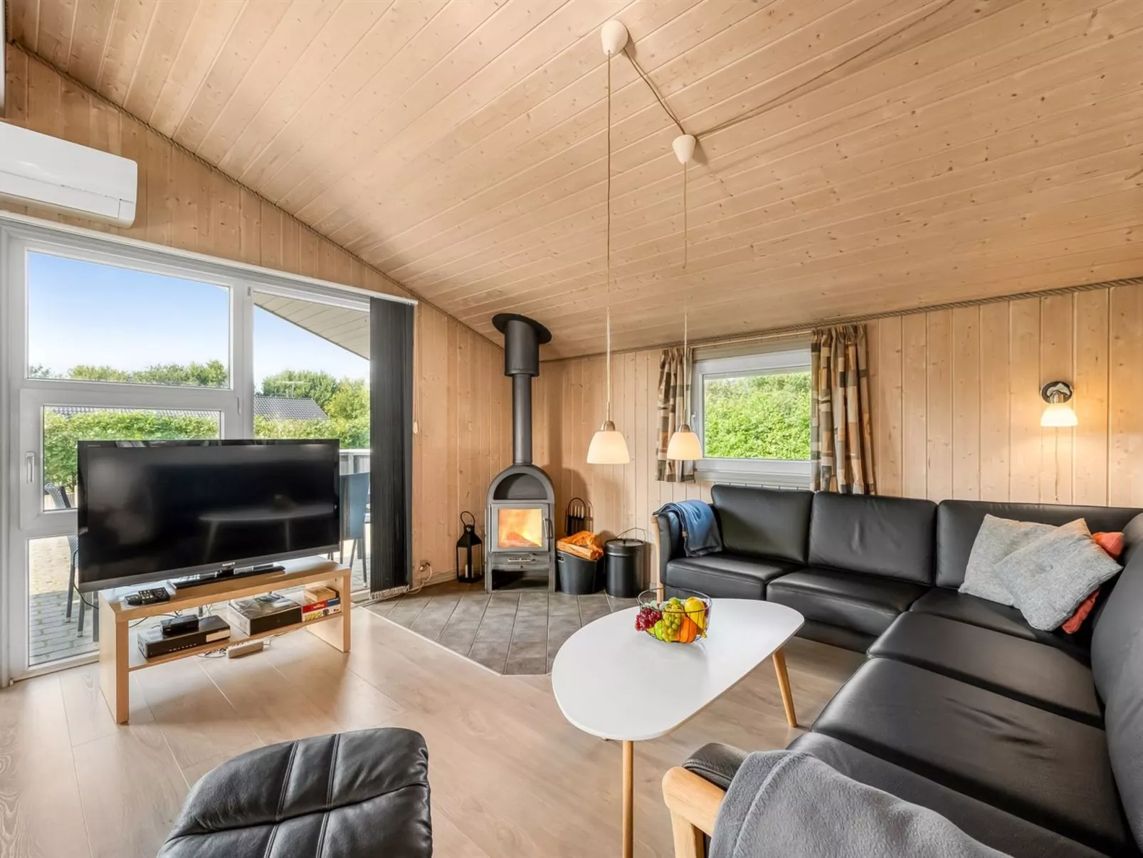 "Robertha" - 800m to the fjord-Binnen