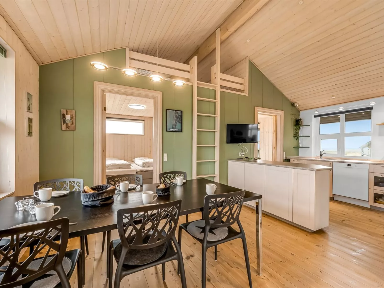 "Tahnee" - 450m from the sea-Binnen