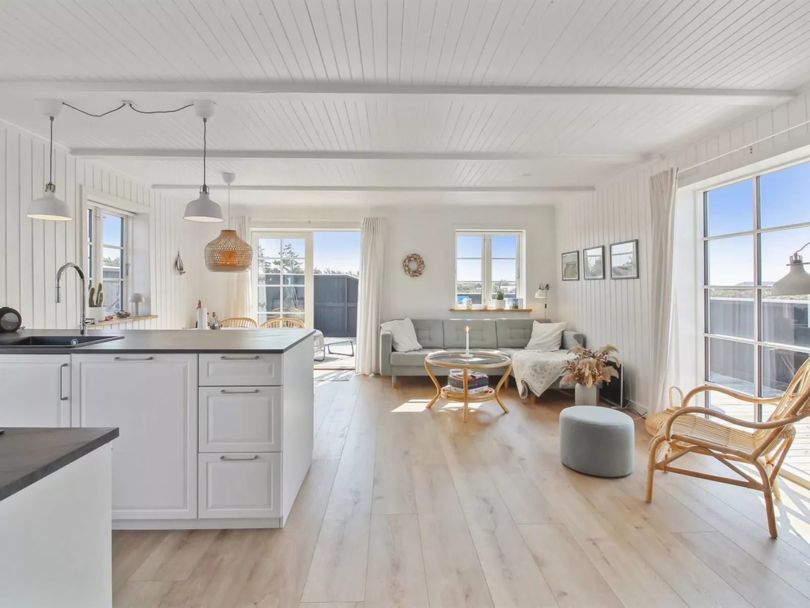 "Sanni" - 225m from the sea-Binnen