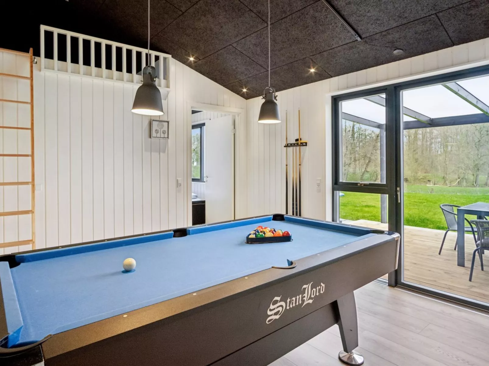 "Jul" - 300m from the sea-Binnen