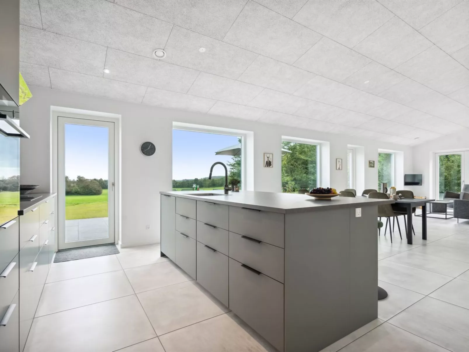 "Landuin" - 30km from the sea-Binnen