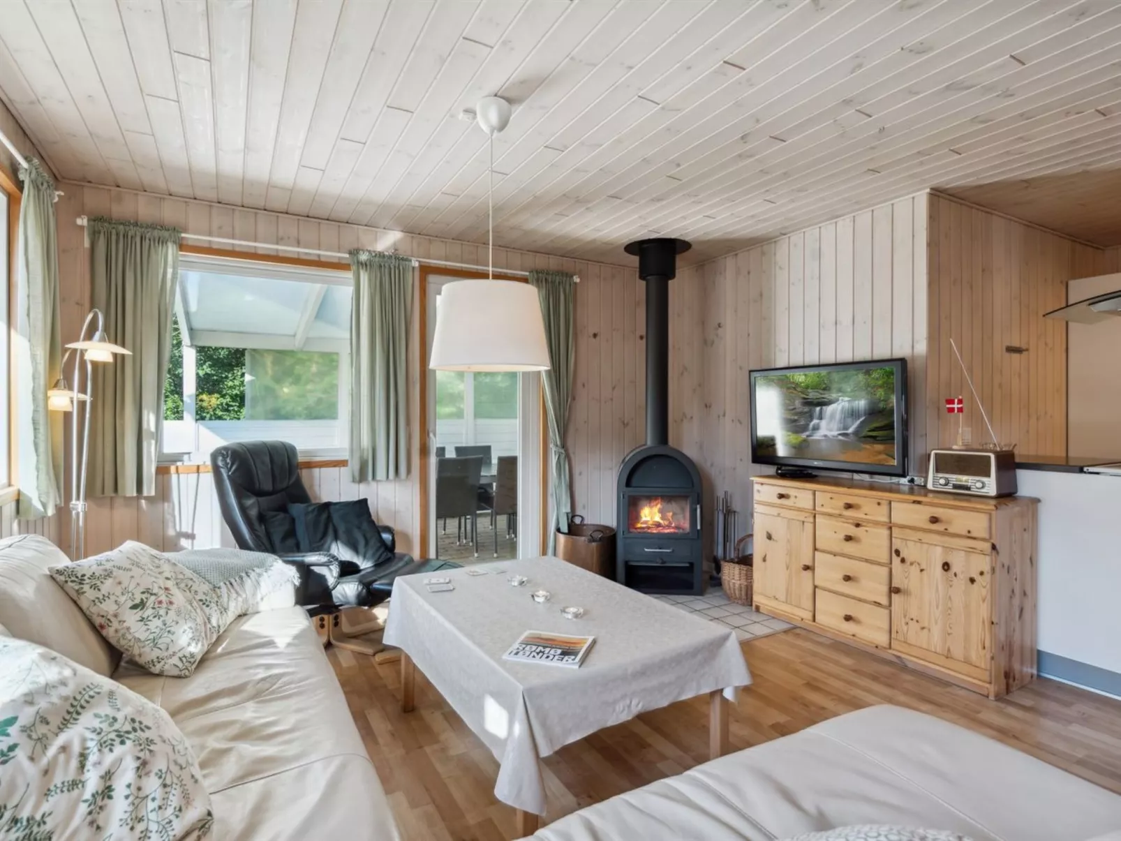 "Viljo" - 30km from the sea-Binnen