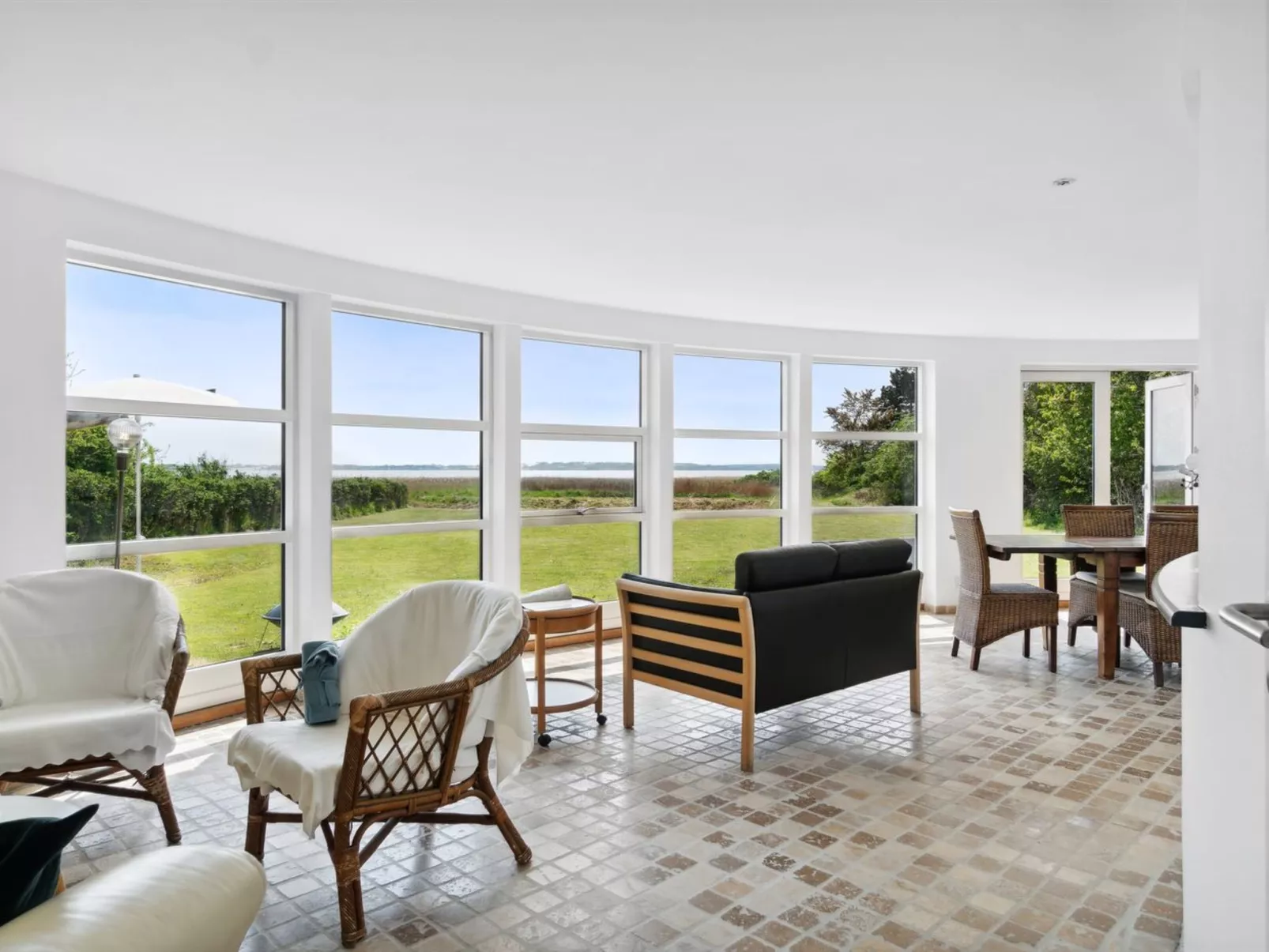 "Vemund" - 100m to the fjord-Buiten