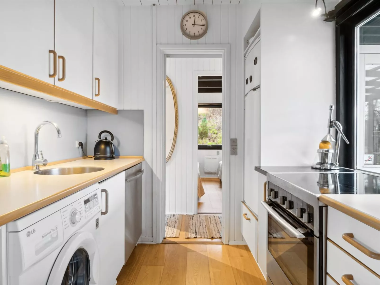 "Anthonette" - 900m from the sea-Binnen