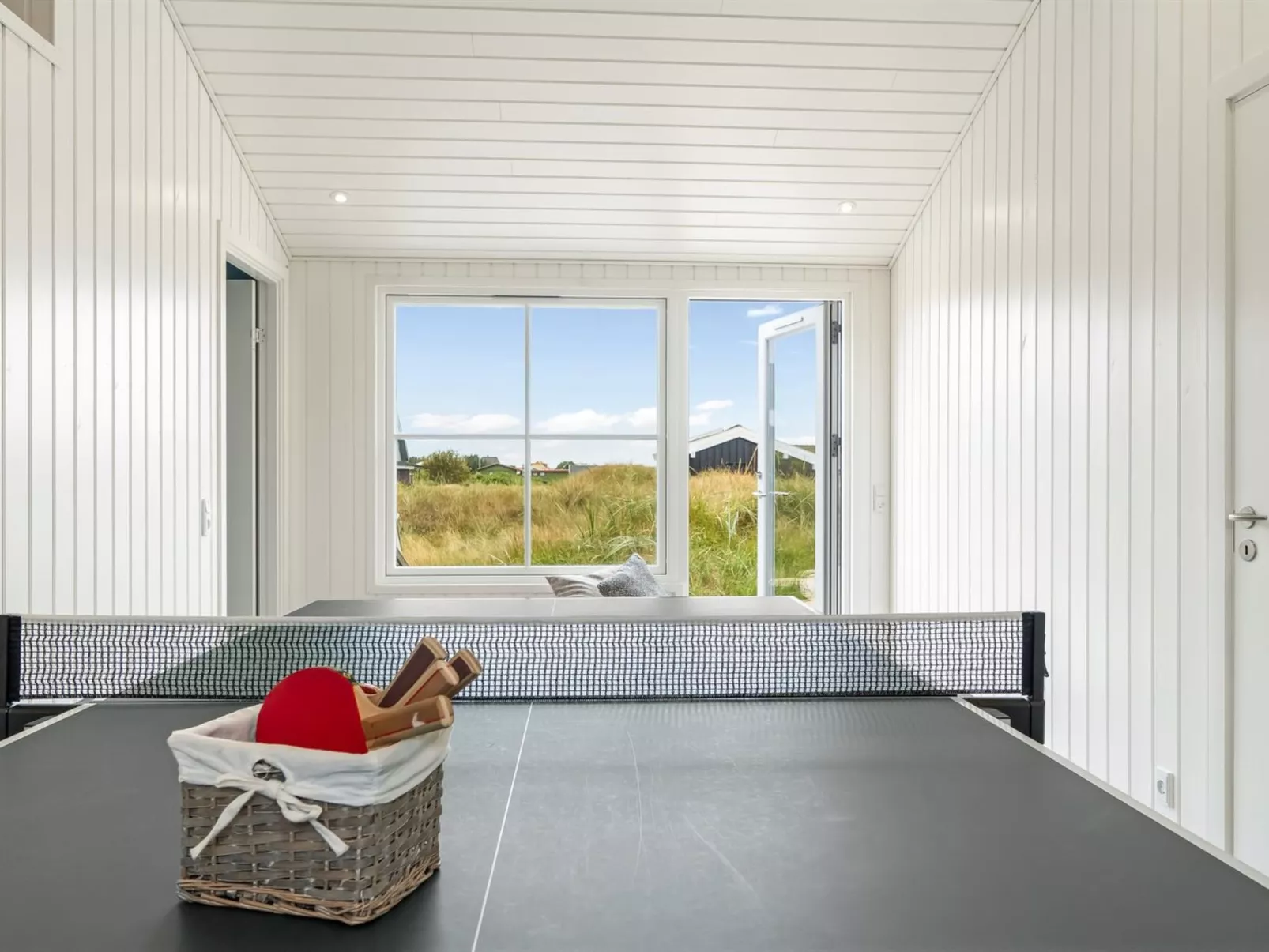 "Carstina" - 400m from the sea-Binnen