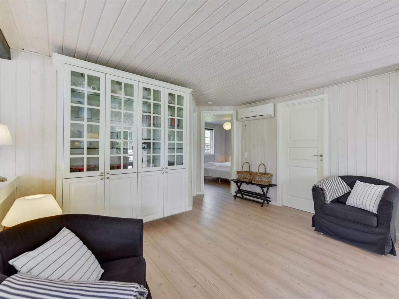 "Raili" - 1.5km from the sea-Binnen