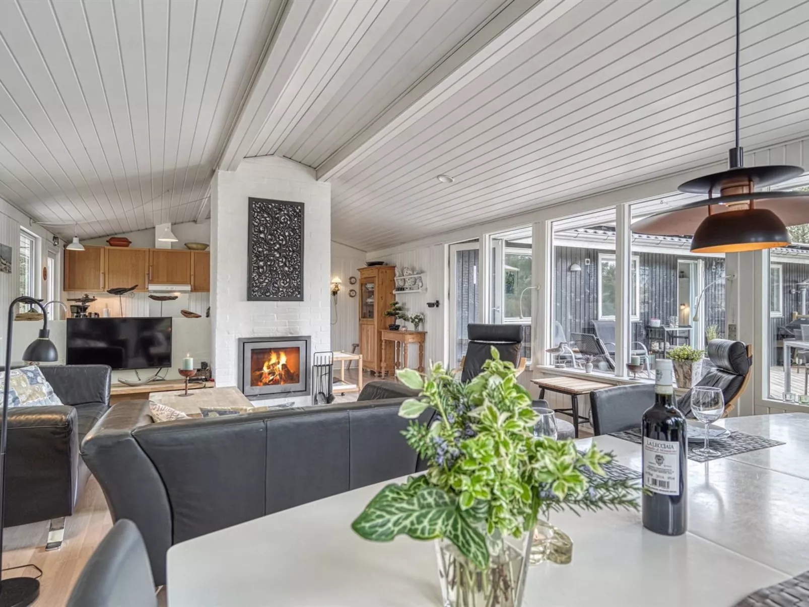 "Taneli" - 2.2km from the sea-Binnen