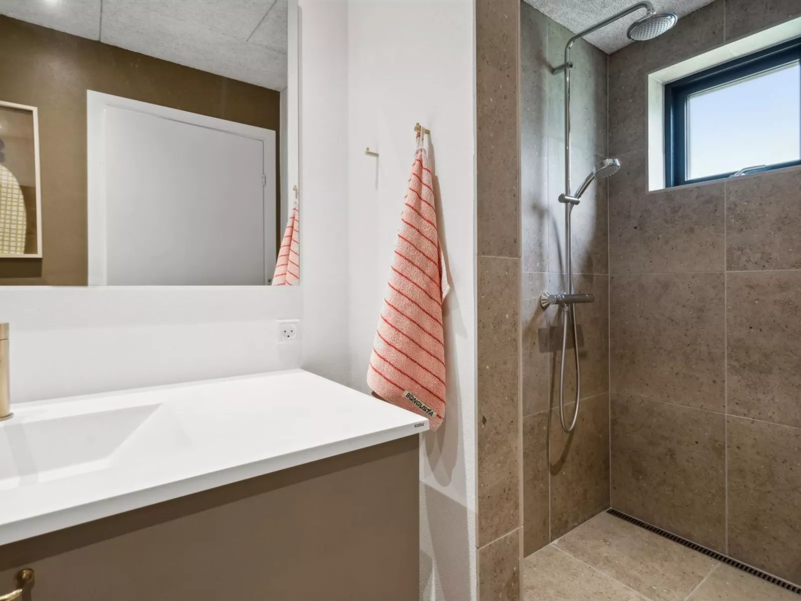 "Karlene" - 300m from the sea-Binnen