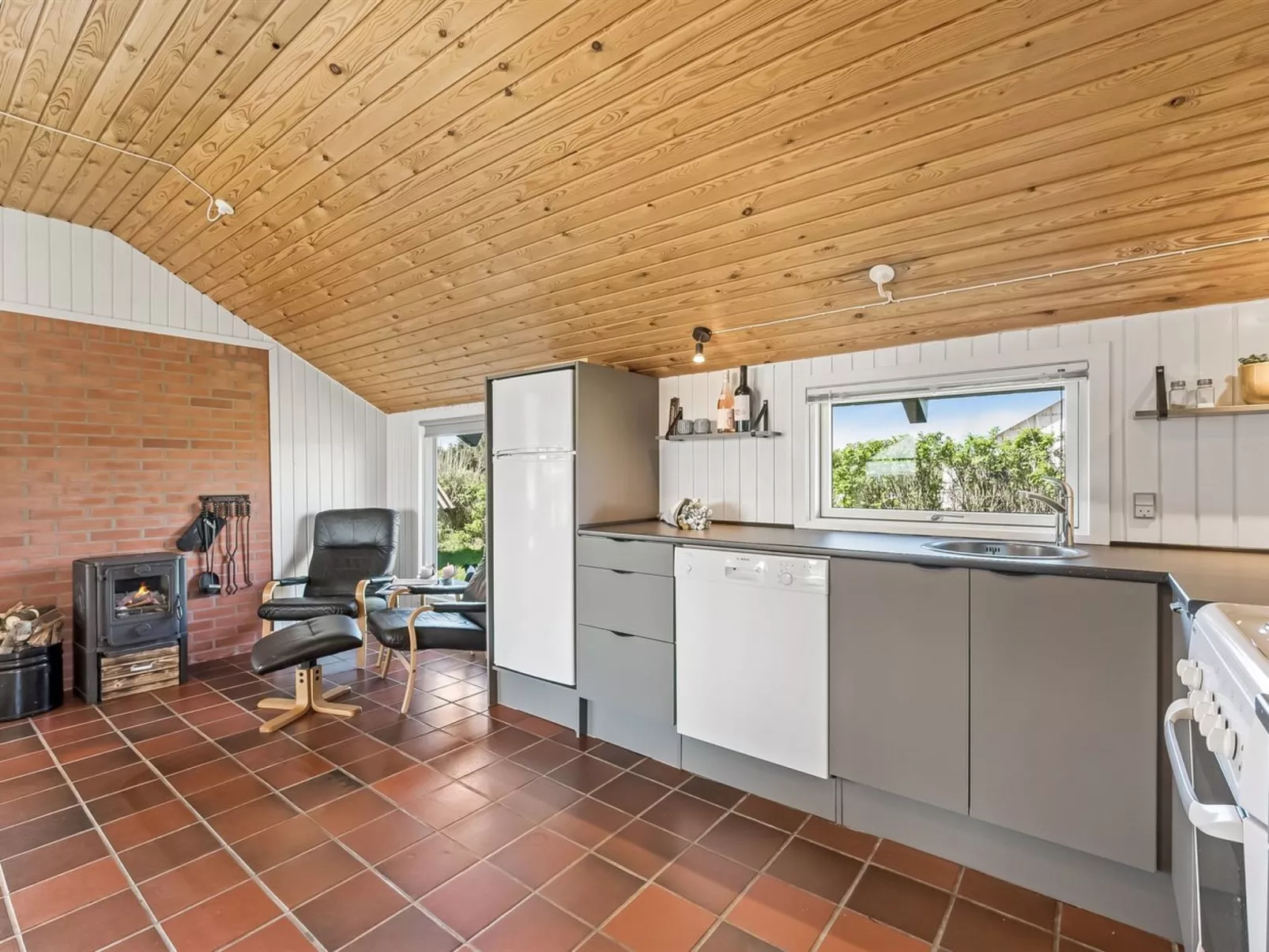 "Emppu" - 250m from the sea-Binnen