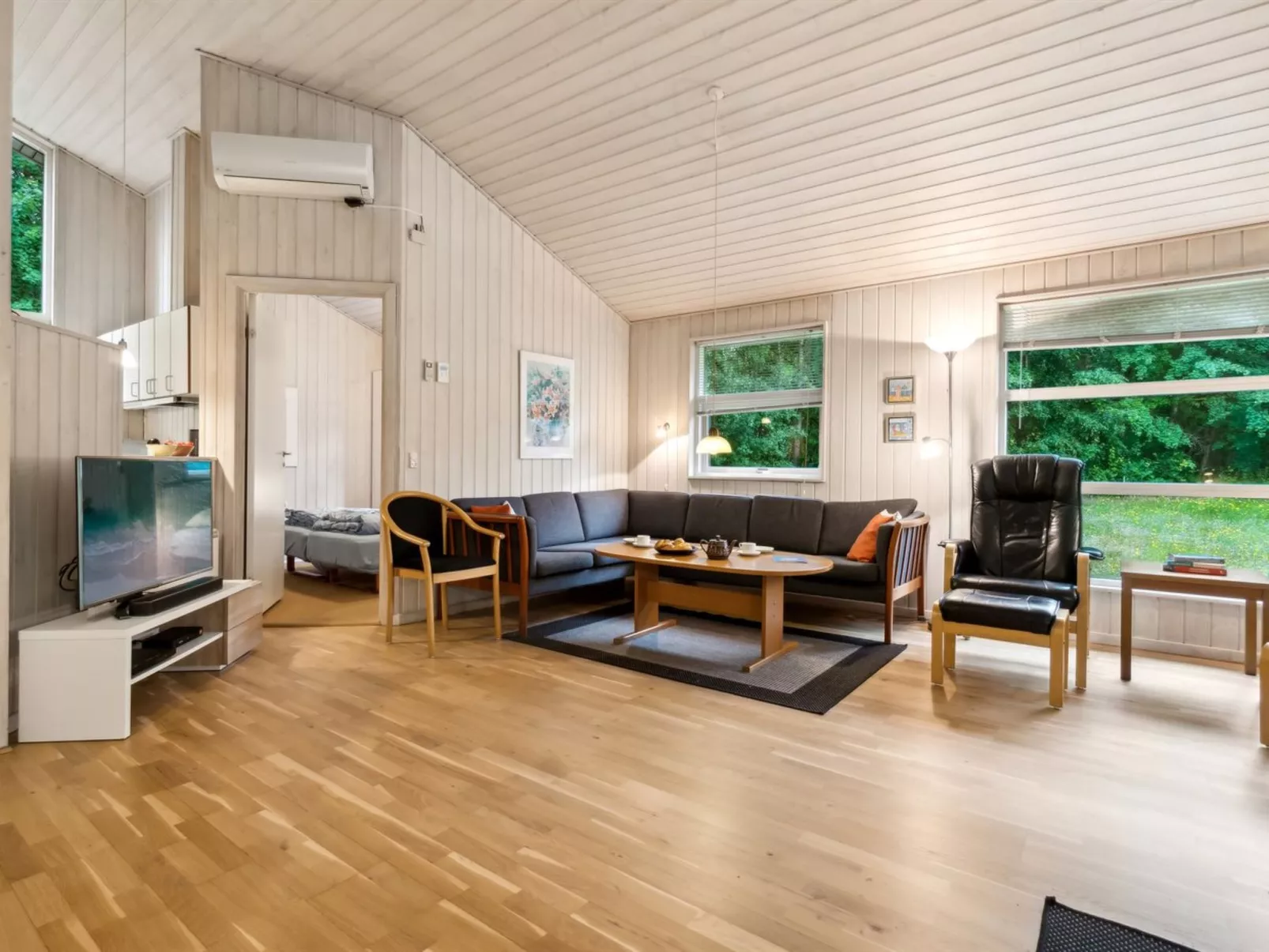 "Emmie" - 1.2km from the sea-Binnen