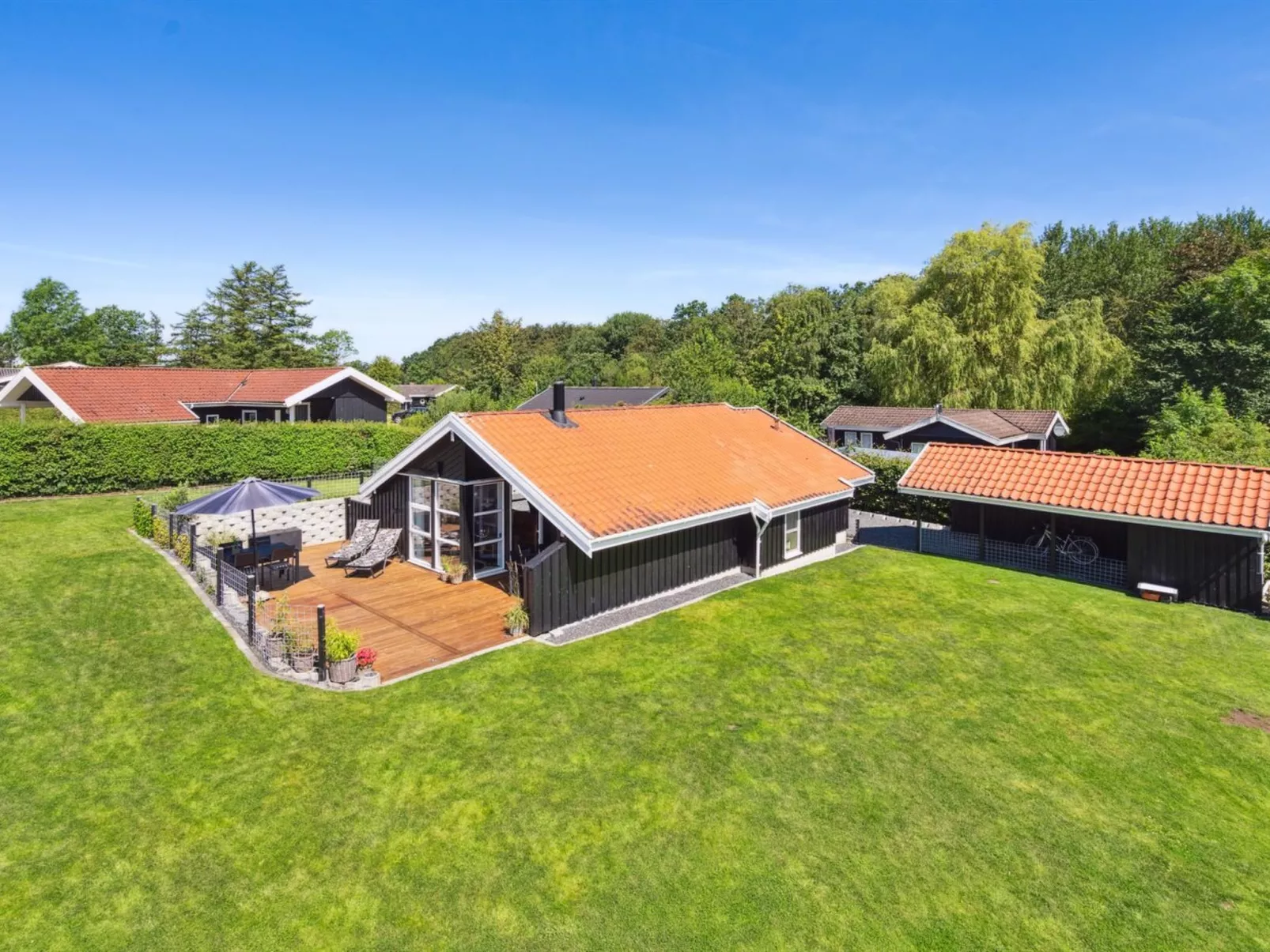 "Enida" - 350m to the fjord-Buiten