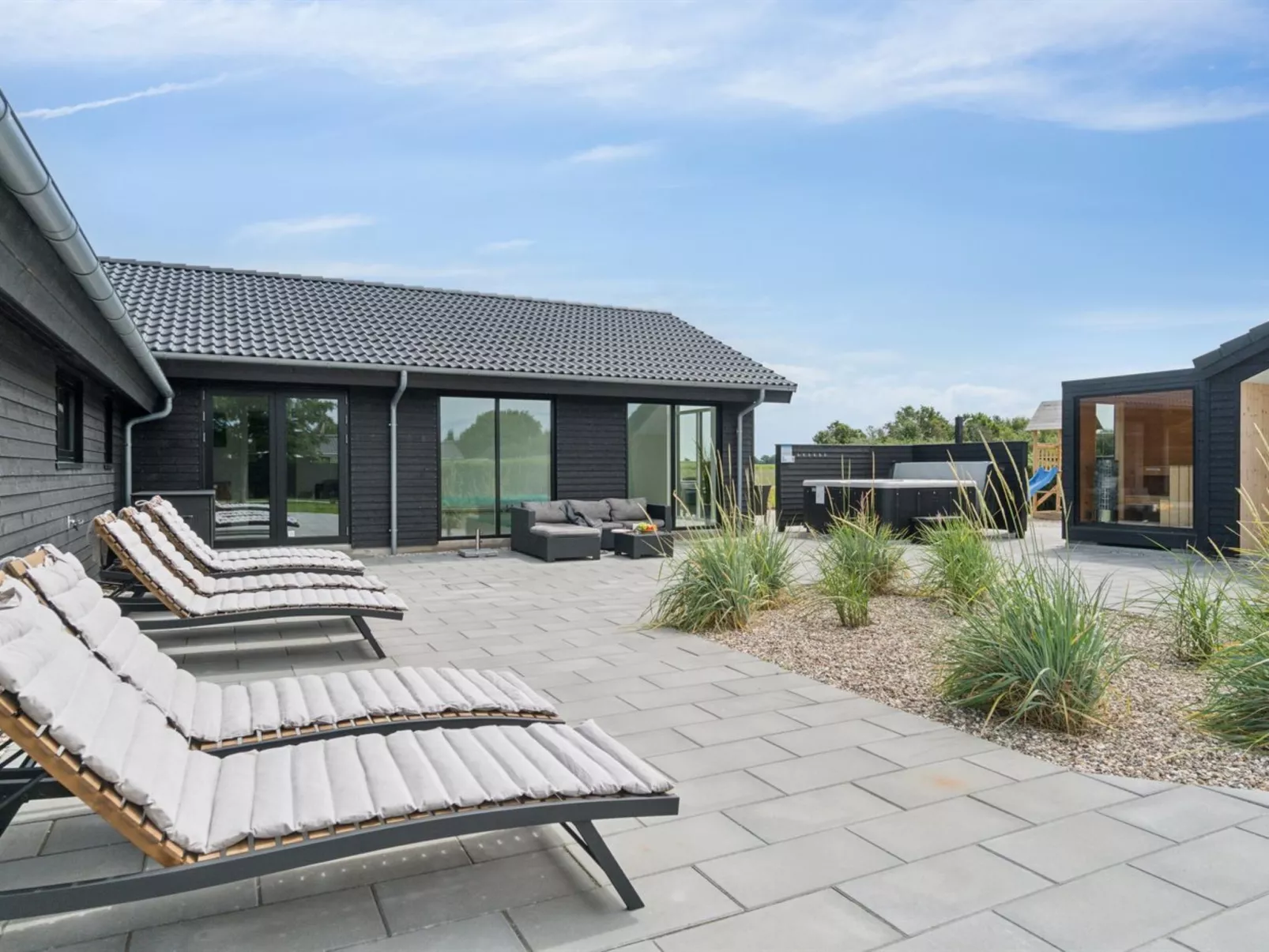 "Christian" - 600m from the sea-Buiten