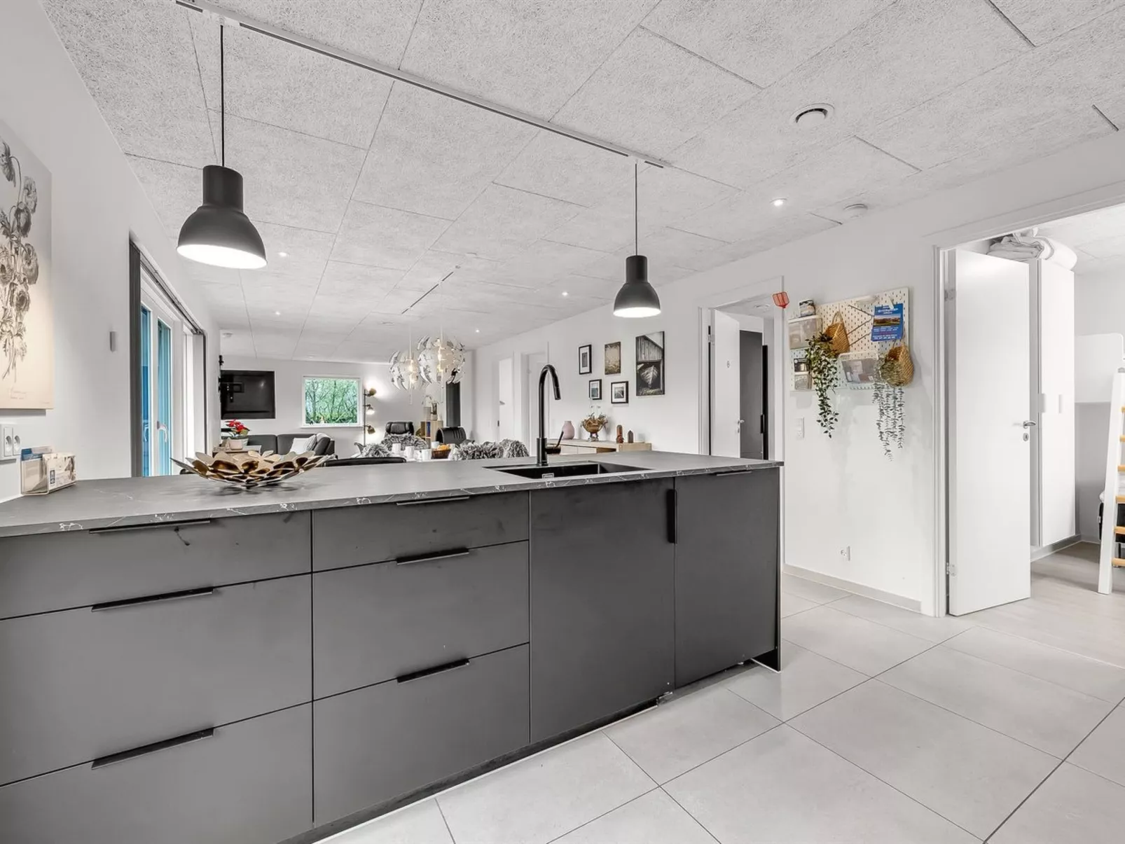 "Elisaveta" - 400m to the fjord-Binnen