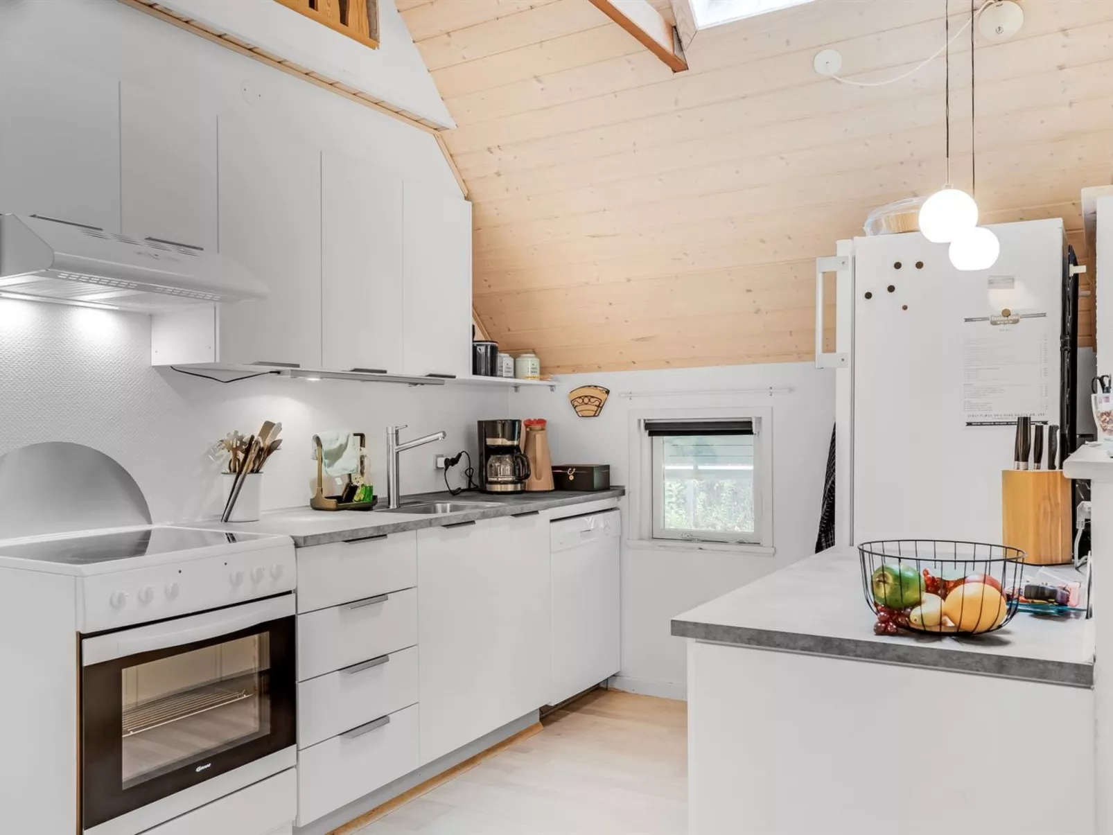 "Adisl" - 600m to the fjord-Binnen