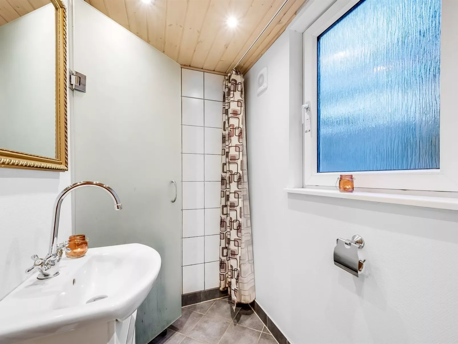 "Brawith" - 700m to the fjord-Binnen