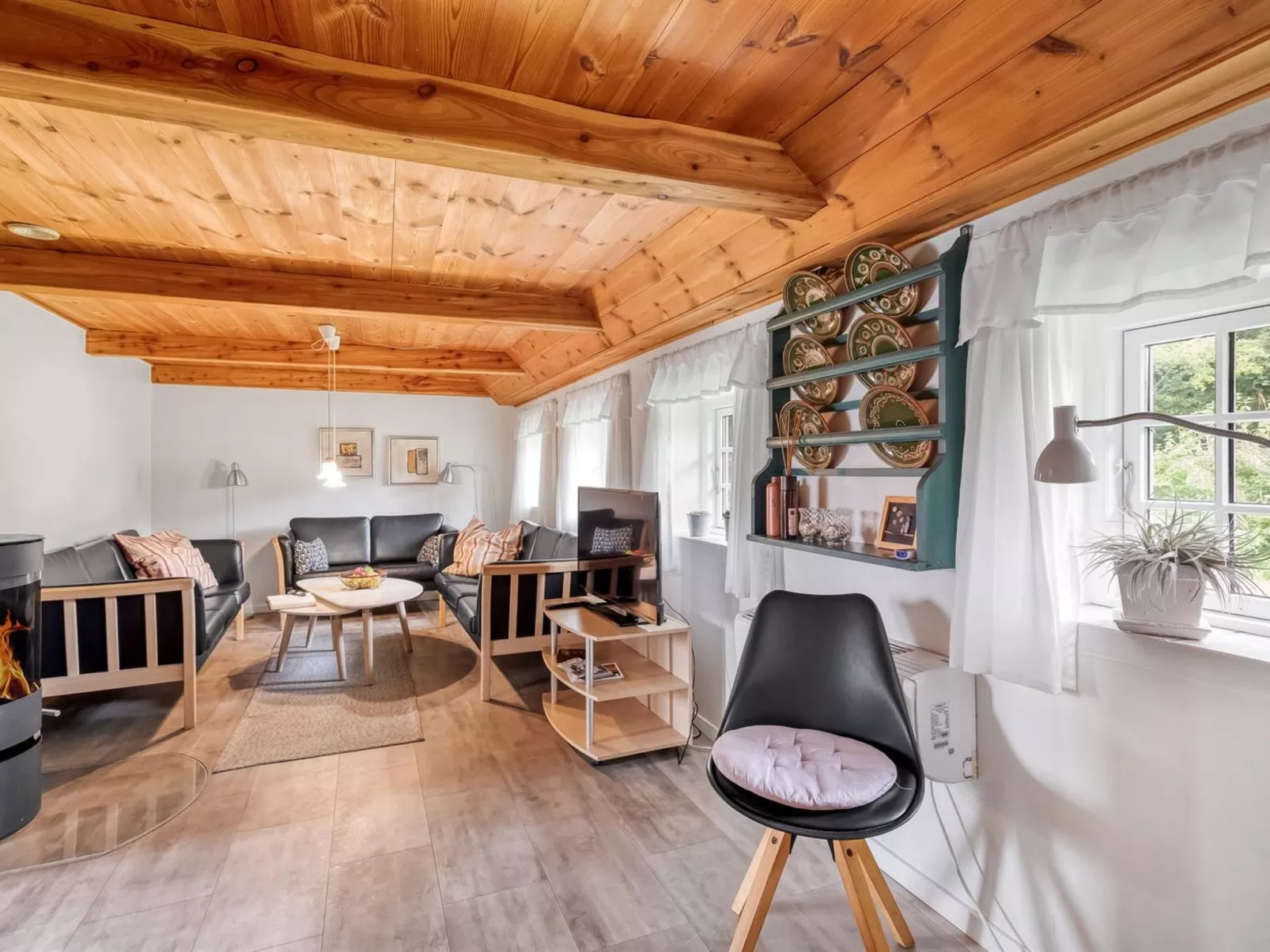 "Yrjö" - 2.5km from the sea-Binnen