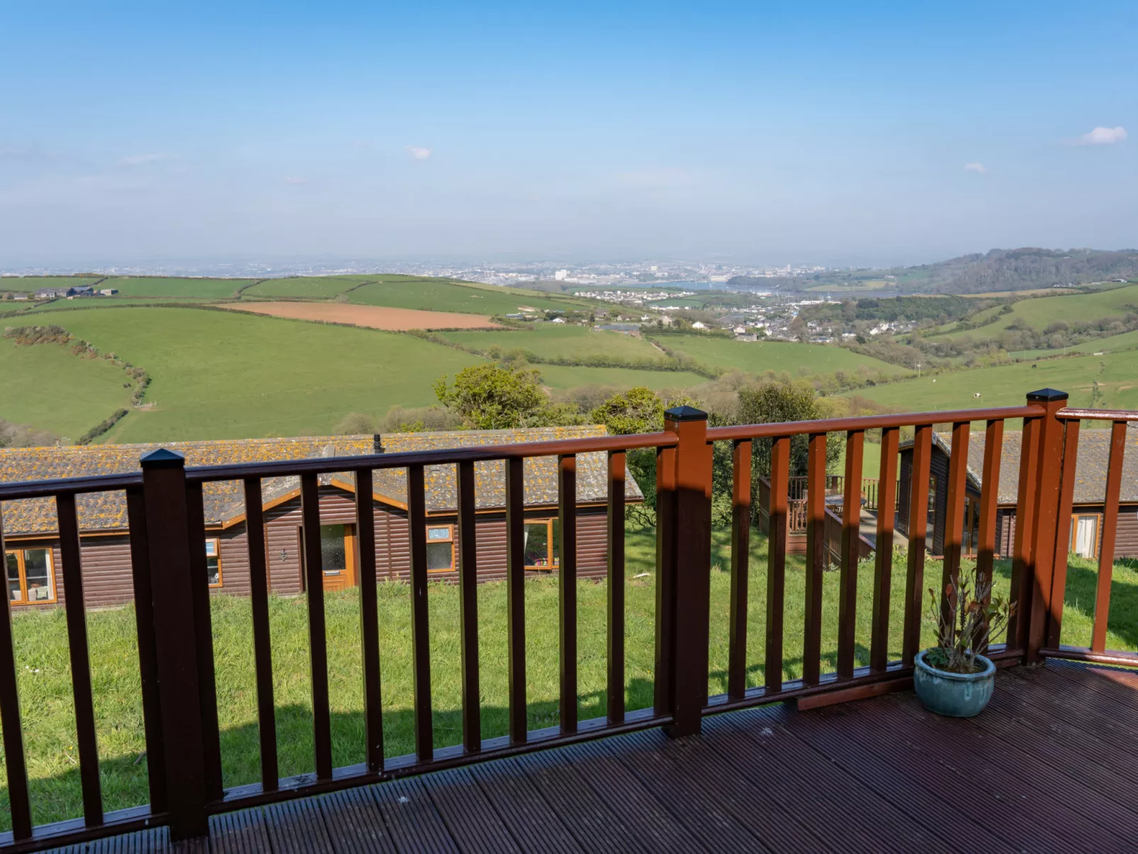 Serendipity Lodge-Buiten