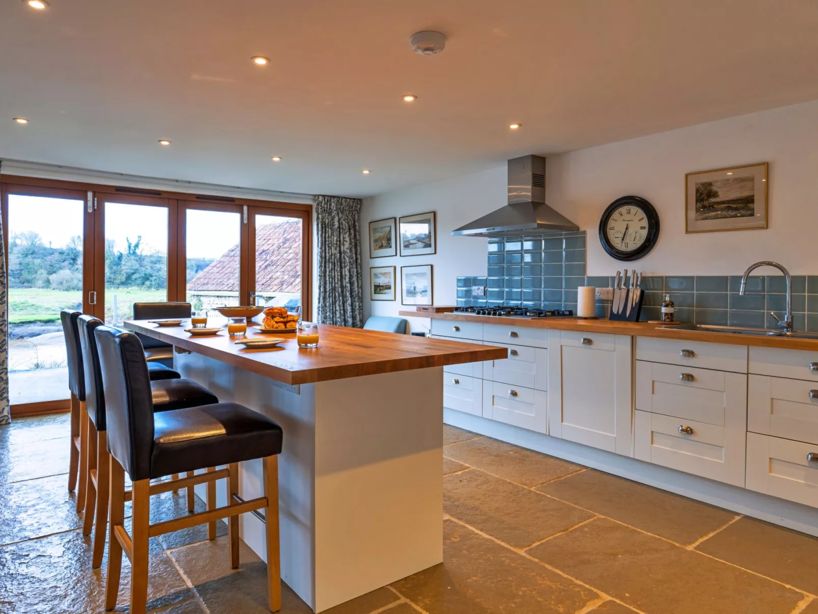 Lower Netherdowns-Binnen