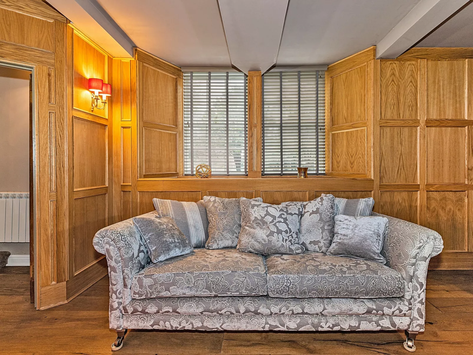 Ttich Manor Retreat-Binnen