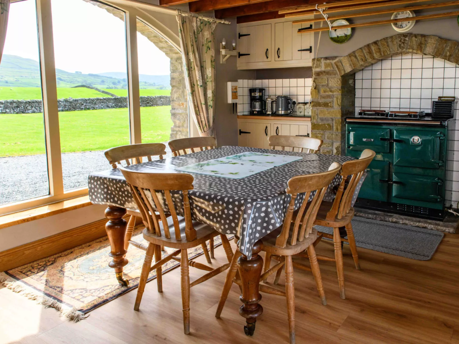 Shepherds Cottage at Mile House Farm-Binnen