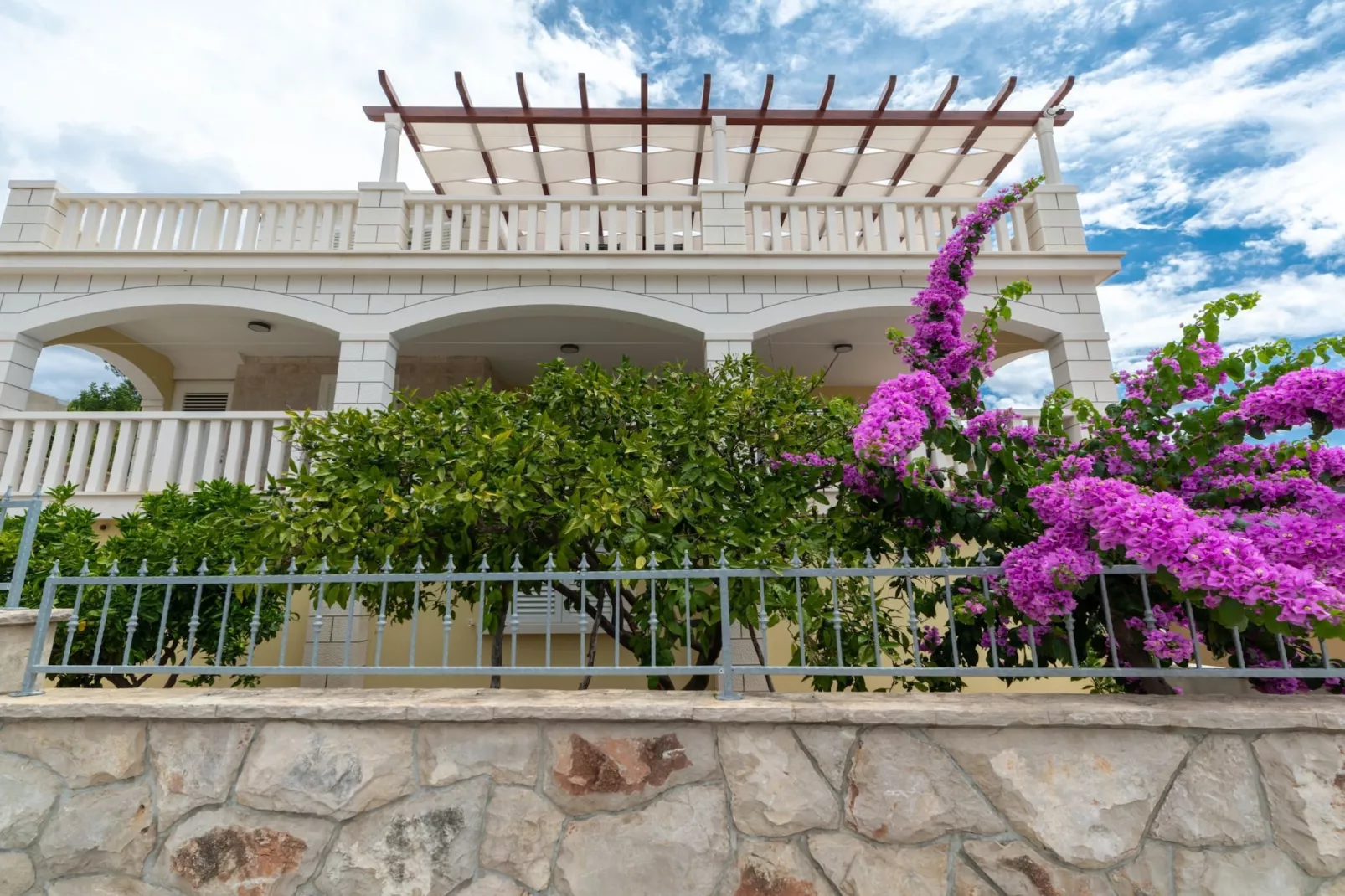 Modern Villa with Pool-Buitenlucht