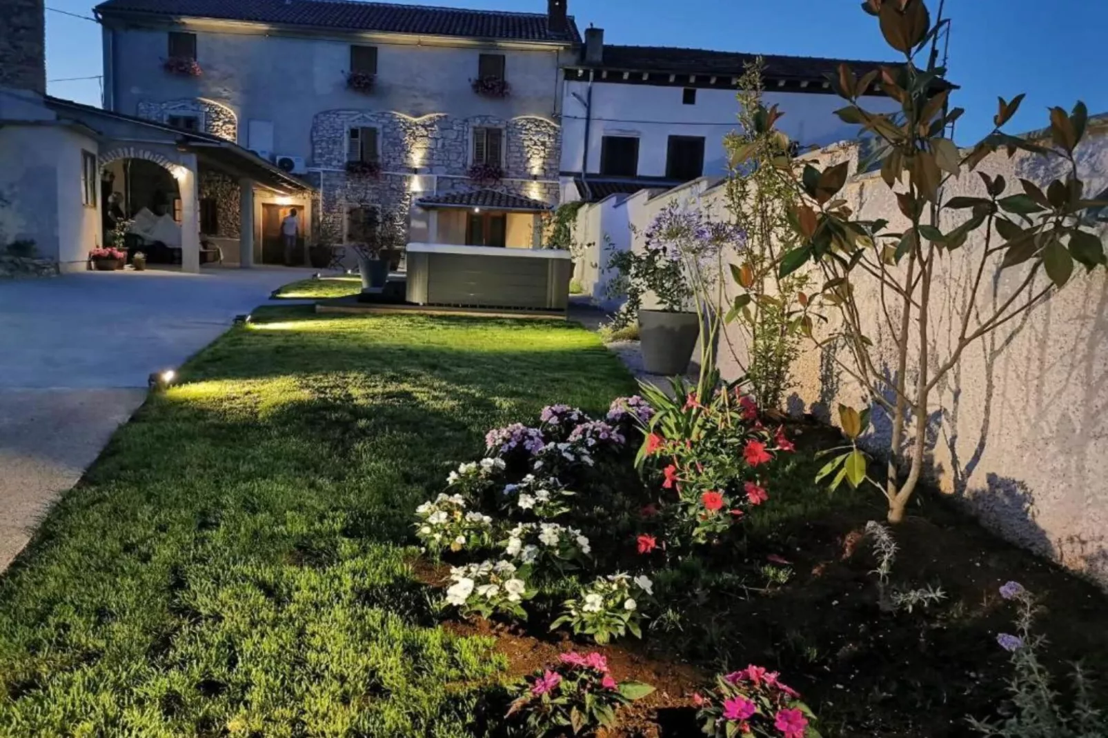 Two bedroom apartment ( Second floor) -(A2)-Buitenlucht