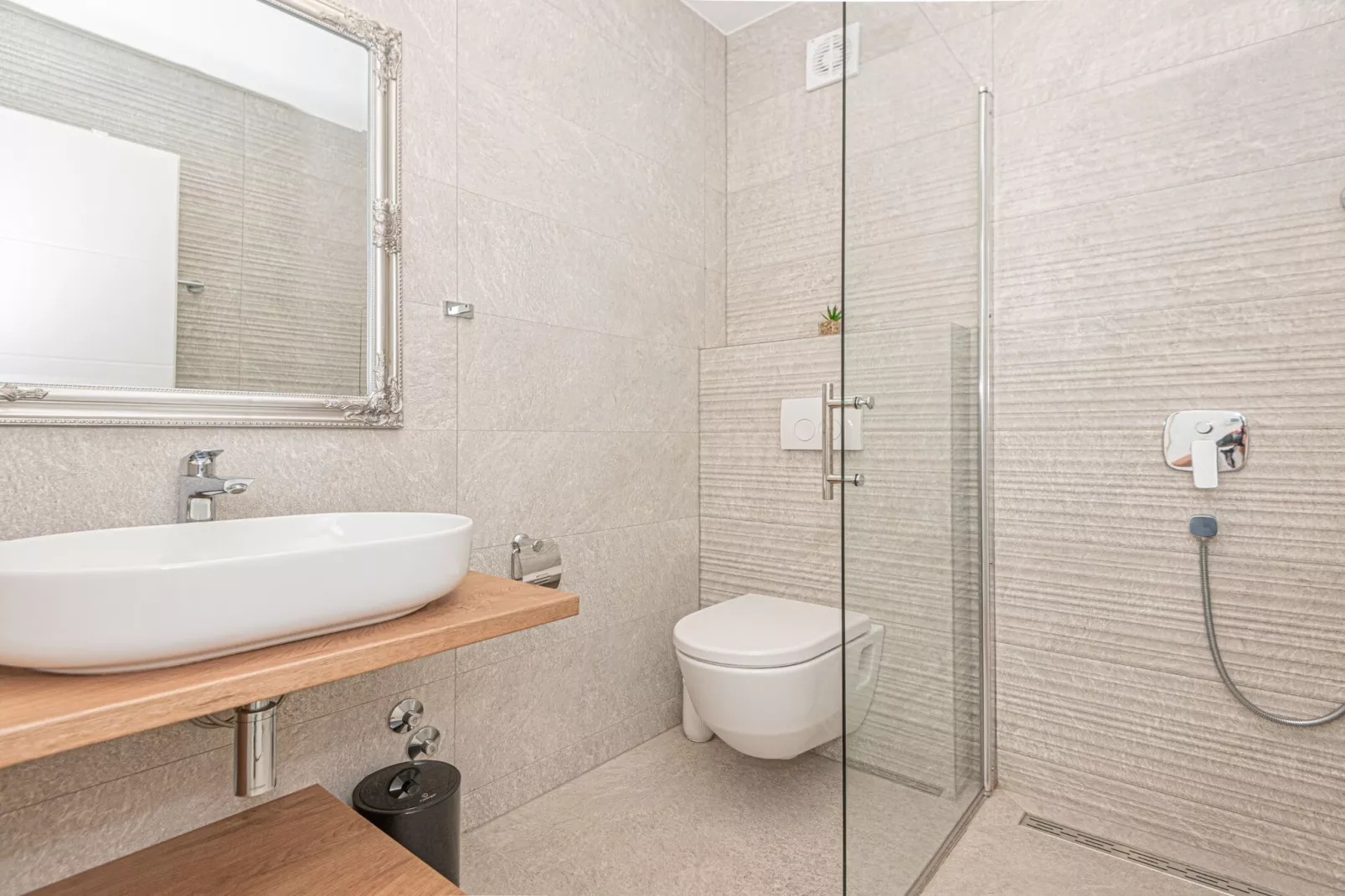 Four-Bedroom Villa With Pool-Badkamer