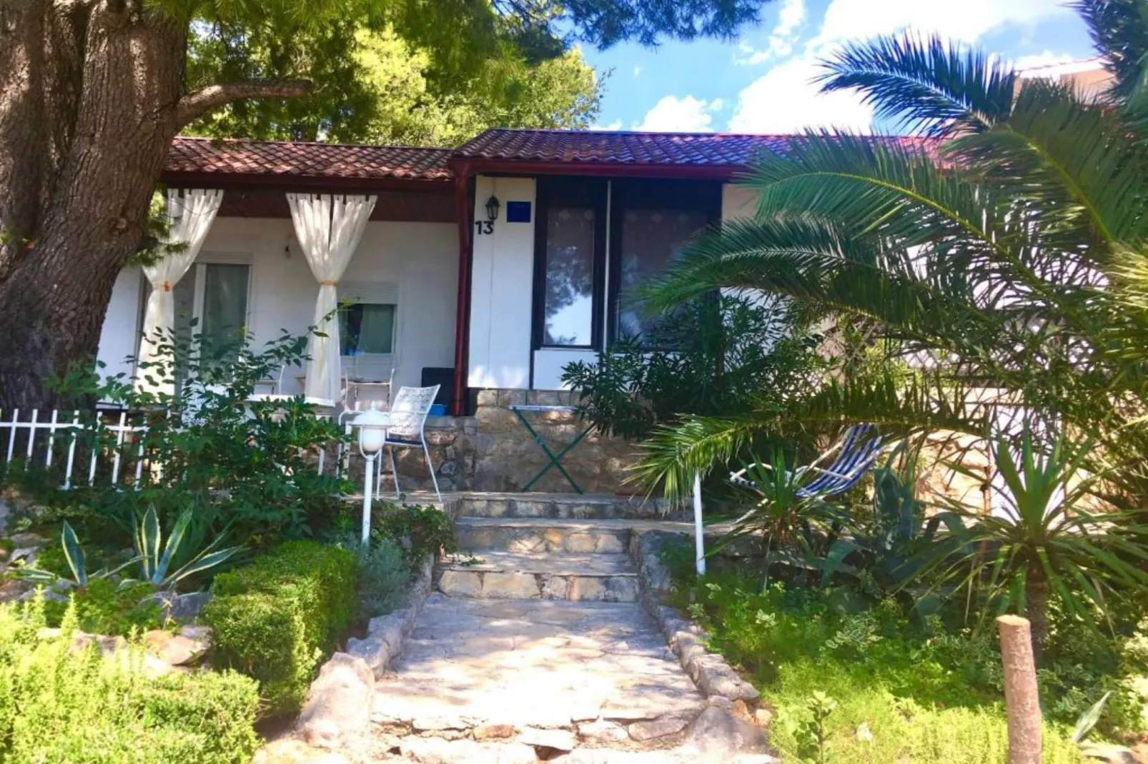 Beach House - 2m from beach - Three Bedroom House-Buitenlucht