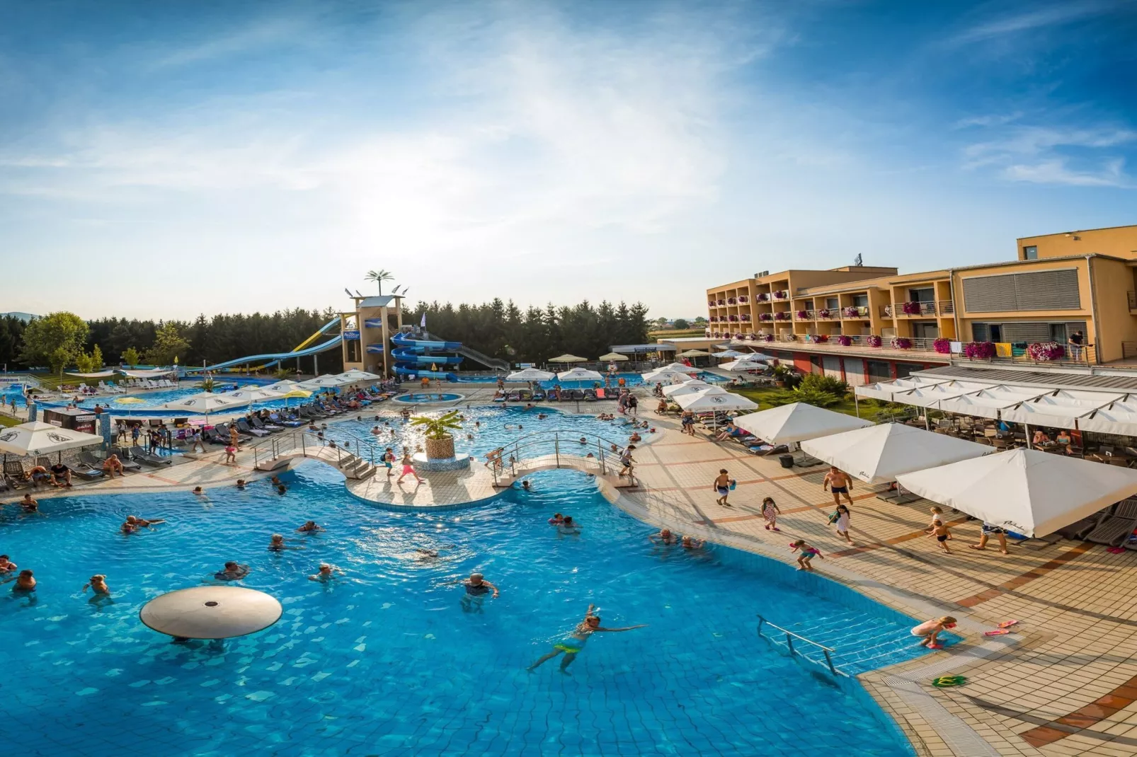 Stylish Retreat with BBQ and Modern Amenities near Terme - Three Bedroom Apartment-Zwembad