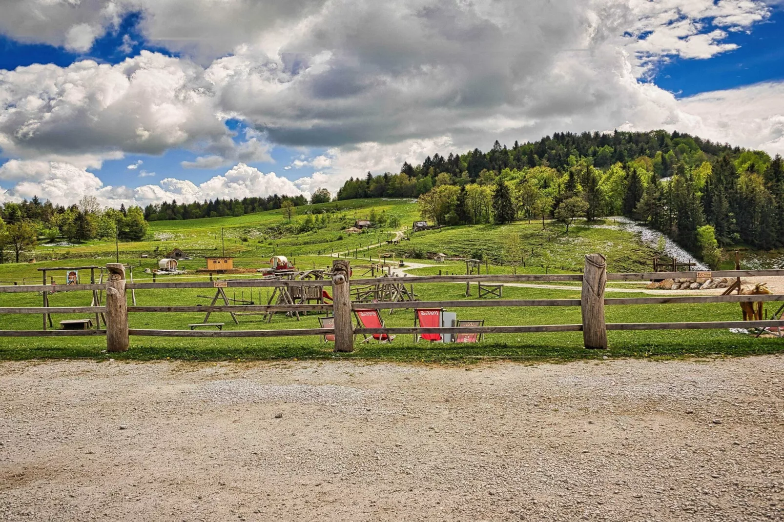 Visnja Gora Meadow Hideaway with Terrace - One Bedroom Cottage with Terrace (owner Hiška na skalci)-Buitenlucht