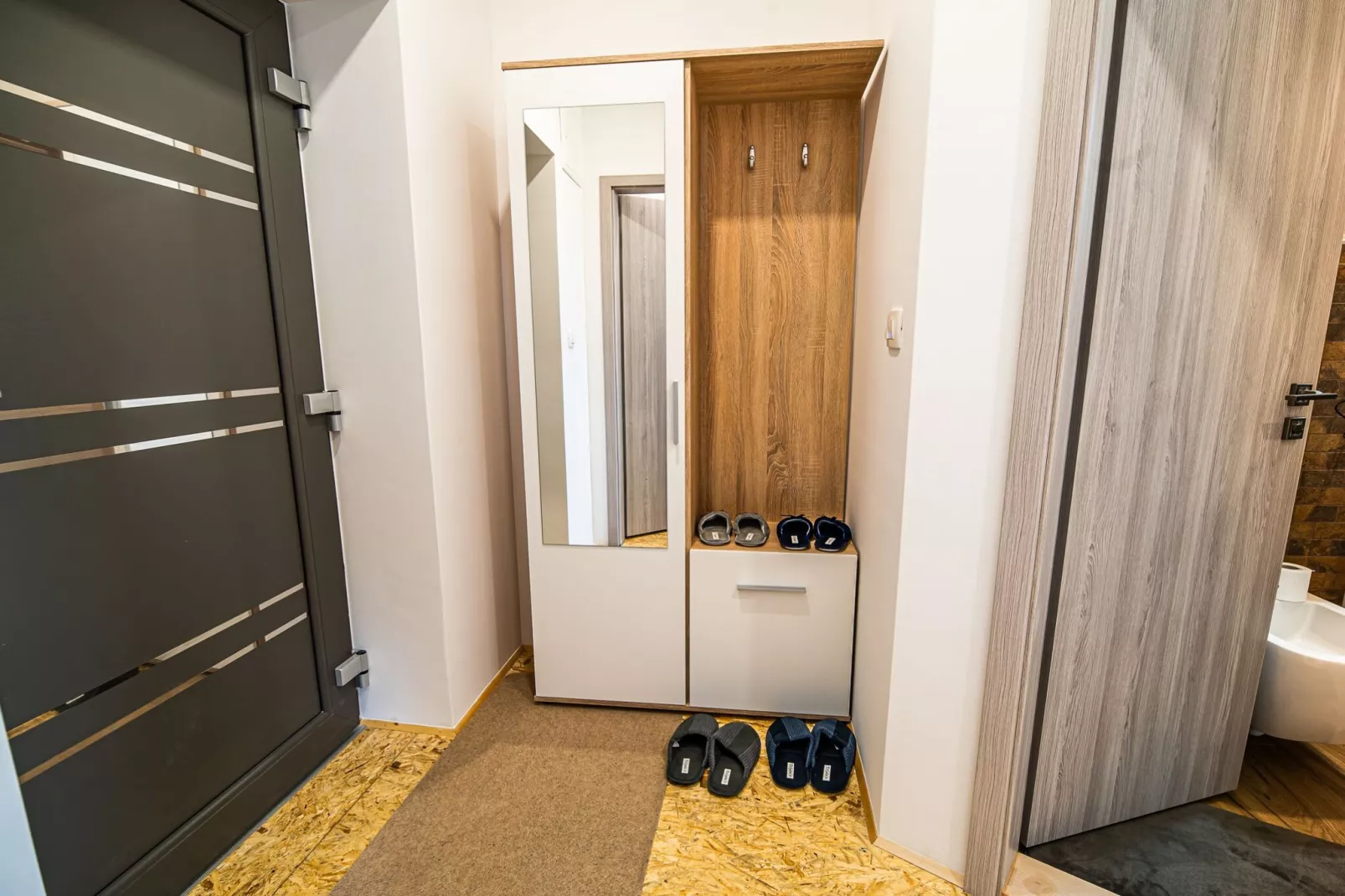 City Modern and Vibrant Apartments Ljubljana - Standard One Bedroom Apartment (owner A3)-Slaapkamer