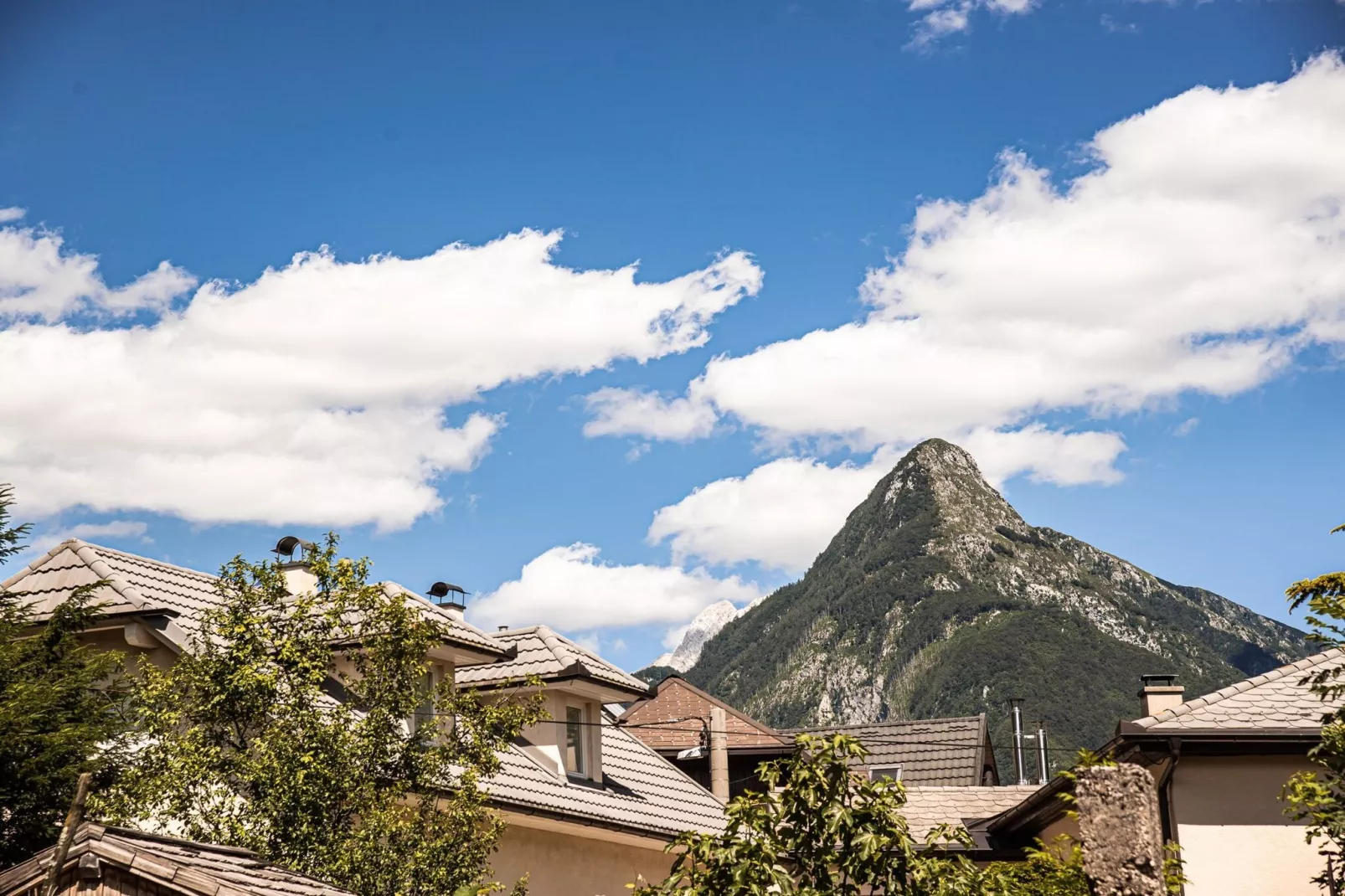 Mountain View Haven Apartments - Two Bedroom Apartment with Balcony